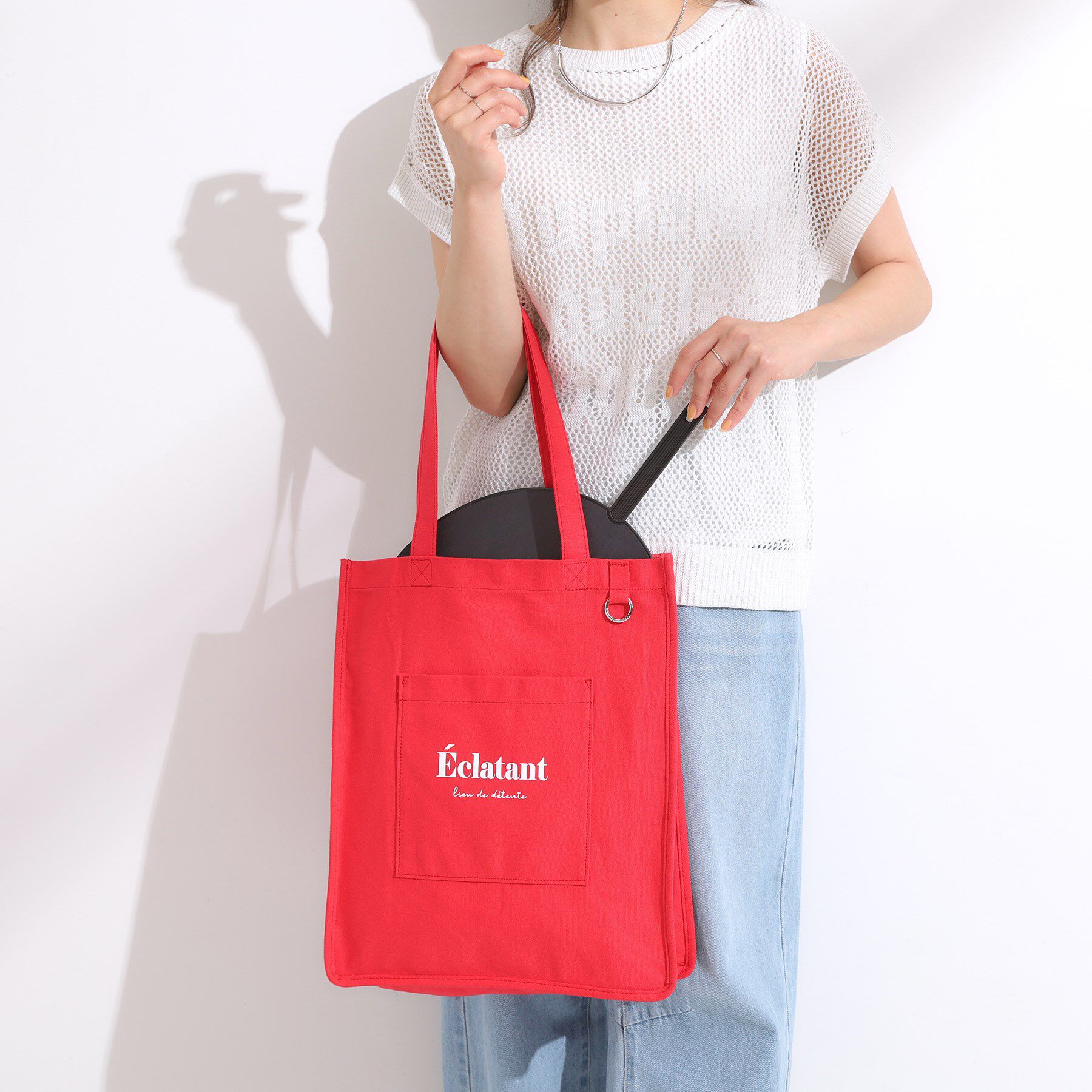 SHOO･LA･RUE「【ラッキーカラー/推し活にも】うちわも入るキャンバストートバッグ」|トートバッグ|レッド(062)