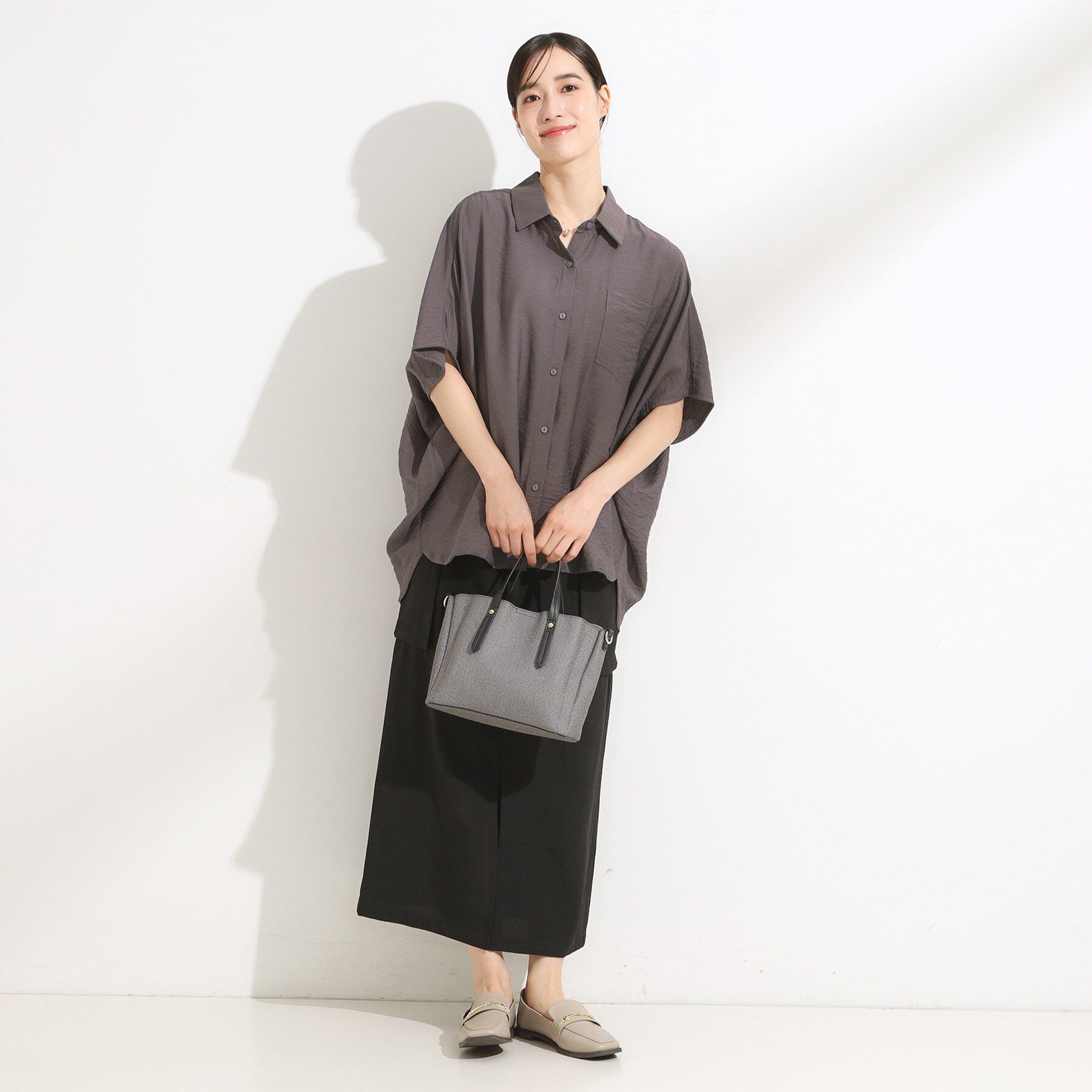 SHOO･LA･RUE「【洗える/S-LL/5分袖】季節の変わり目に さらさらドレープシャツ」|シャツ・ブラウス|