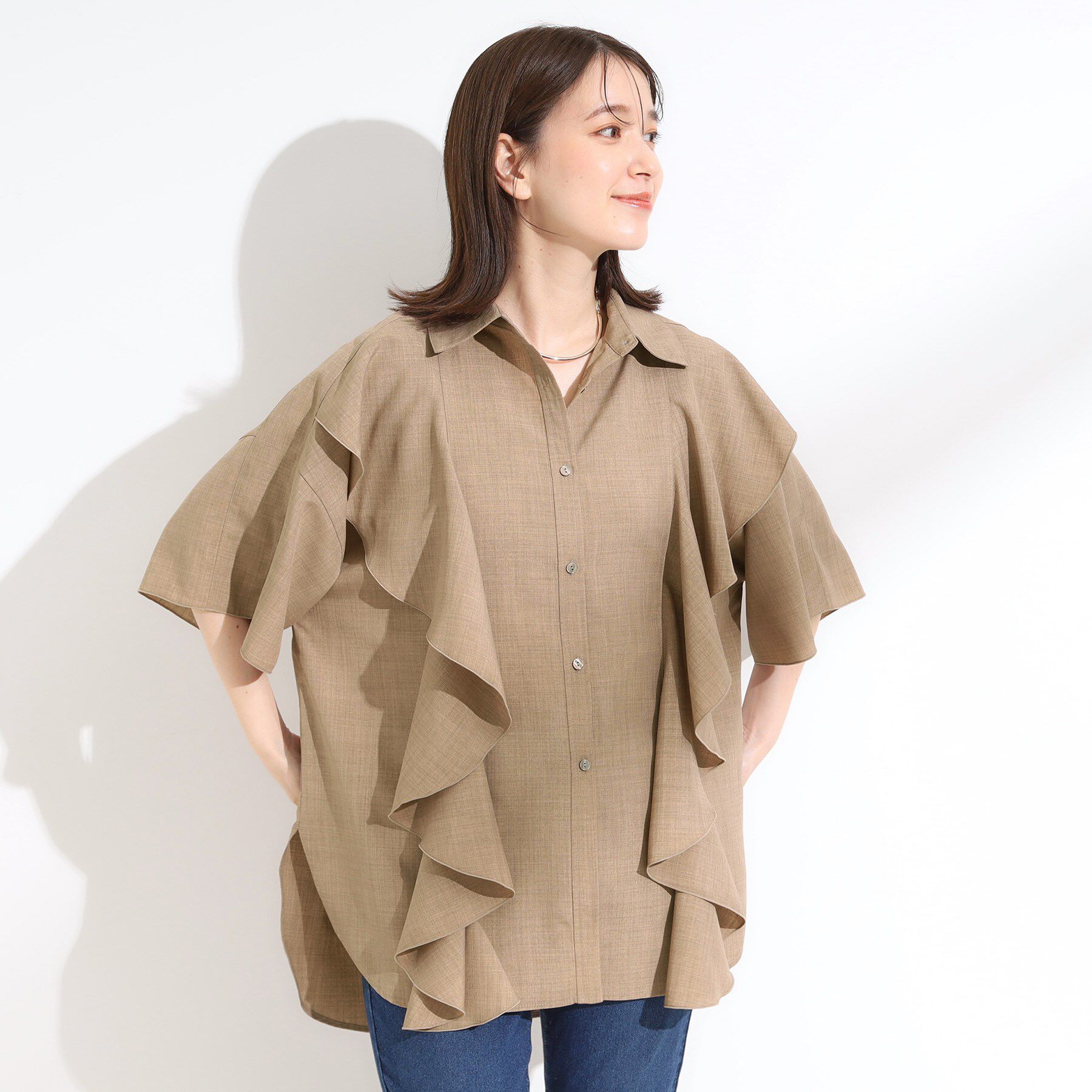 SHOO･LA･RUE「【洗える/S-LL】大きめのフリルが印象的 デザインブラウス」|チュニック|