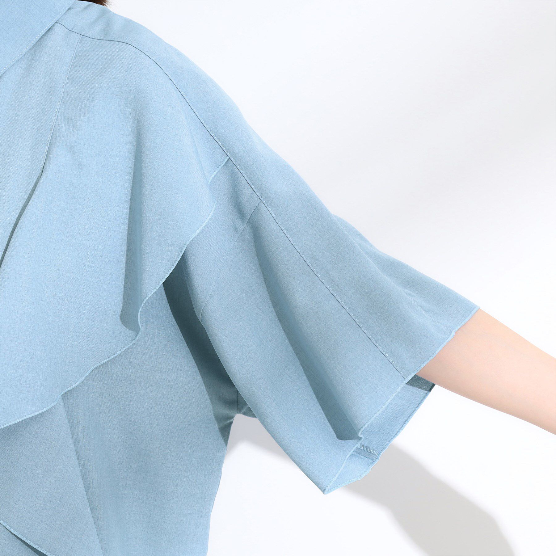 SHOO･LA･RUE「【洗える/S-LL】大きめのフリルが印象的 デザインブラウス」|チュニック|