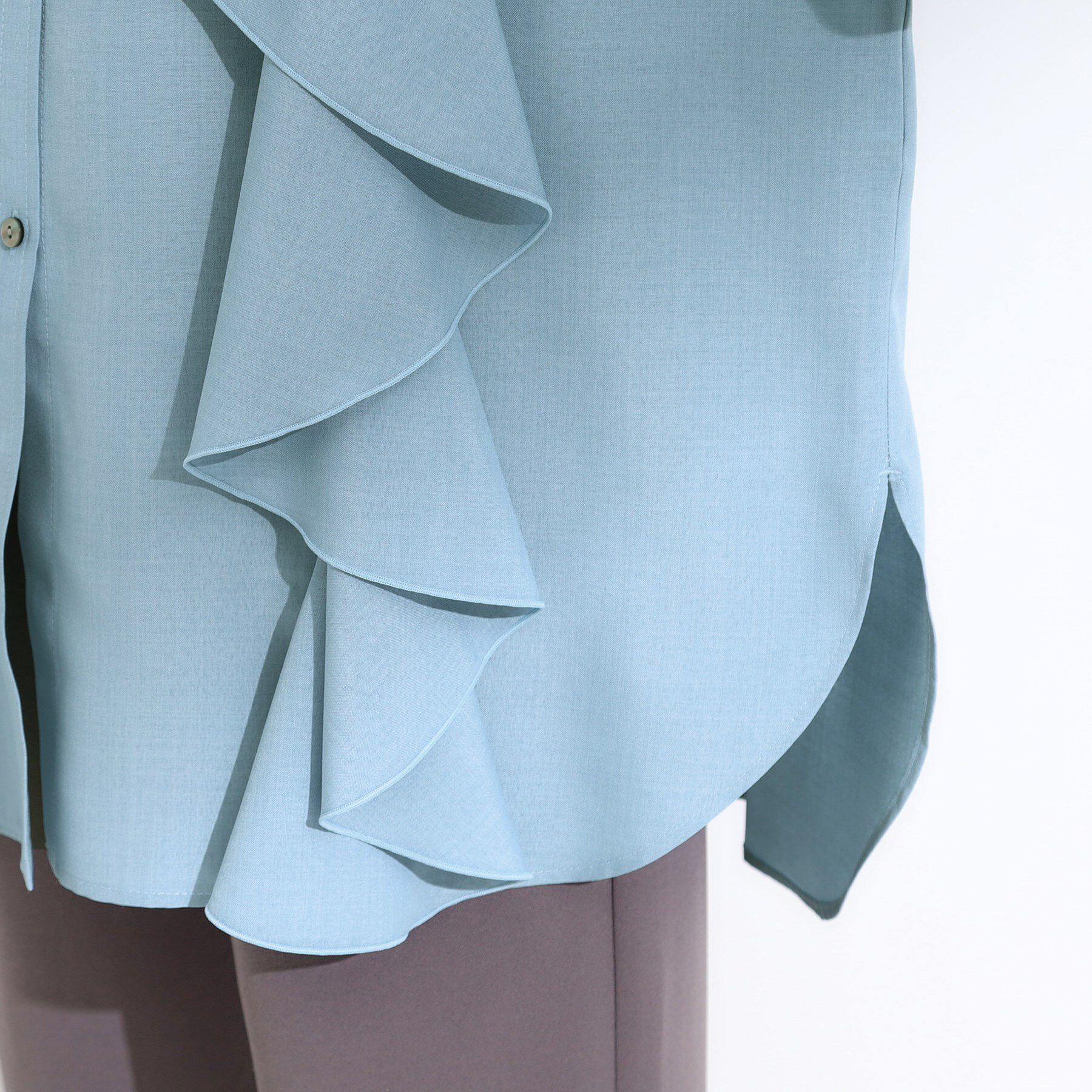 SHOO･LA･RUE「【洗える/S-LL】大きめのフリルが印象的 デザインブラウス」|チュニック|