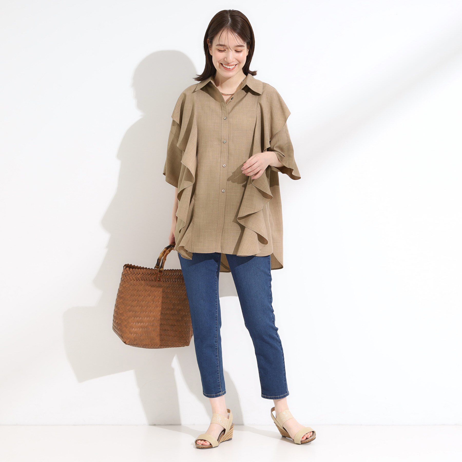 SHOO･LA･RUE「【洗える/S-LL】大きめのフリルが印象的 デザインブラウス」|チュニック|