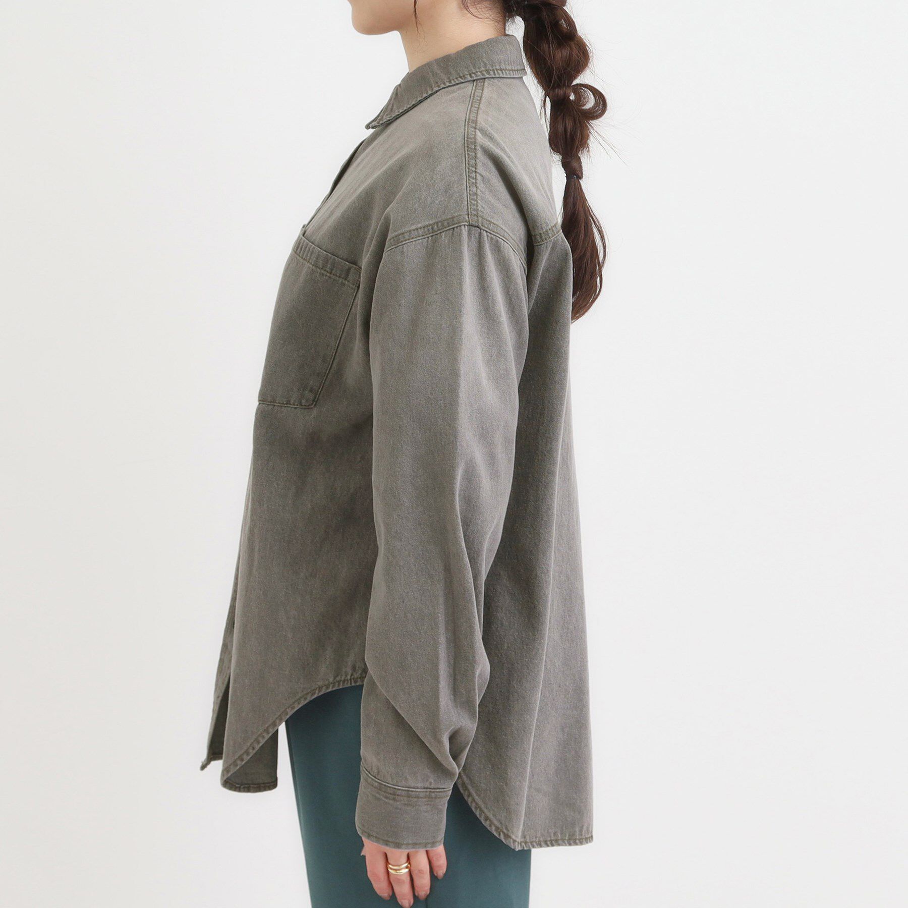 SHOO･LA･RUE「【S-LL】大人のカジュアルコーデに こなれデニムシャツ」|シャツ・ブラウス|