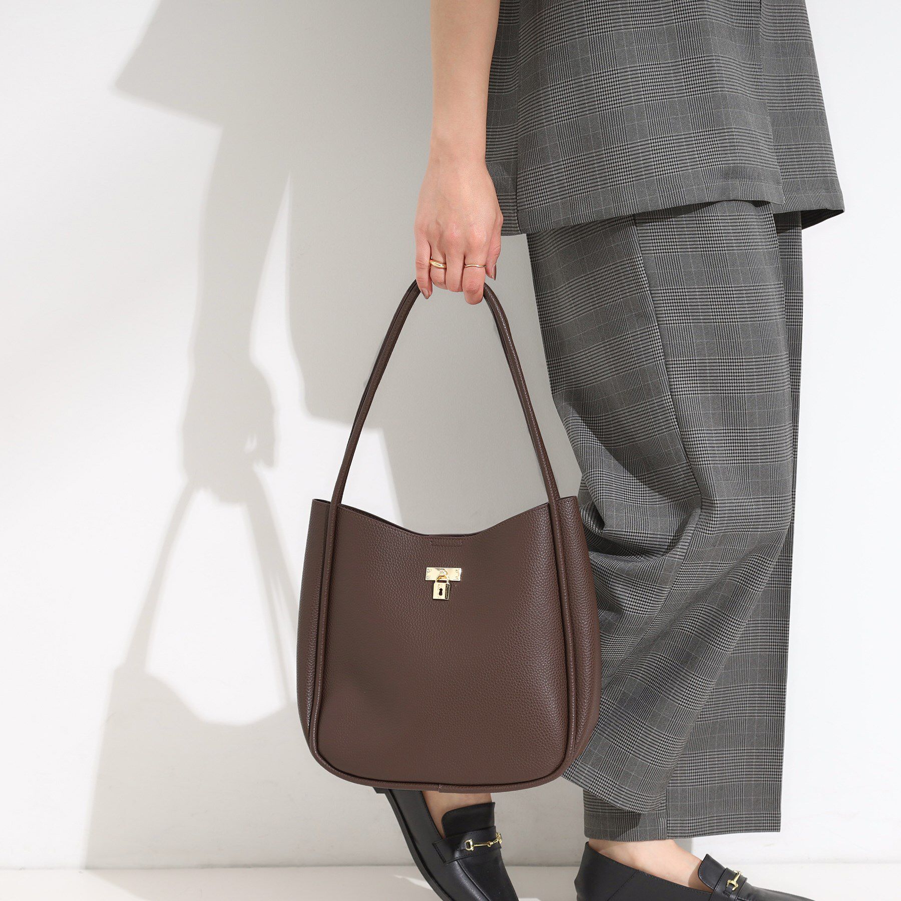 SHOO･LA･RUE「キーモチーフ付きトートバッグ」|トートバッグ|ブラウン(043)