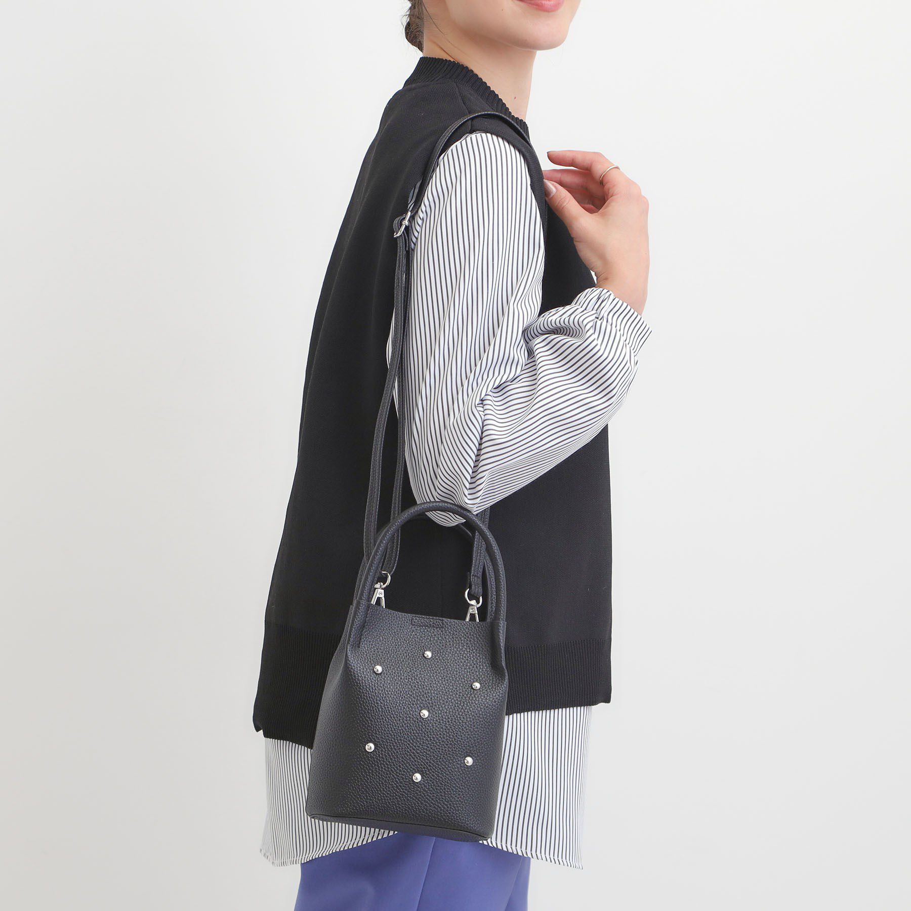 SHOO･LA･RUE「つまみハンドルスタッズミニショルダー」|ショルダー・メッセンジャー|ブラック(019)