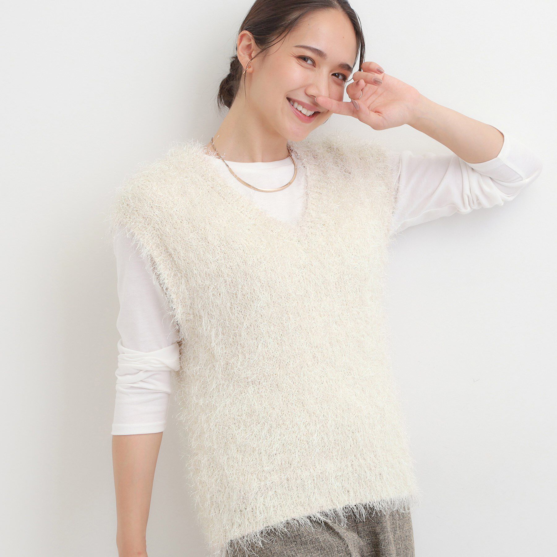 SHOO･LA･RUE「【2点セット/S-LL】大人のフェミニンカジュアルに ラメシャギーニットベスト+ロンT」|ニット・セーター|ライトベージュ(05