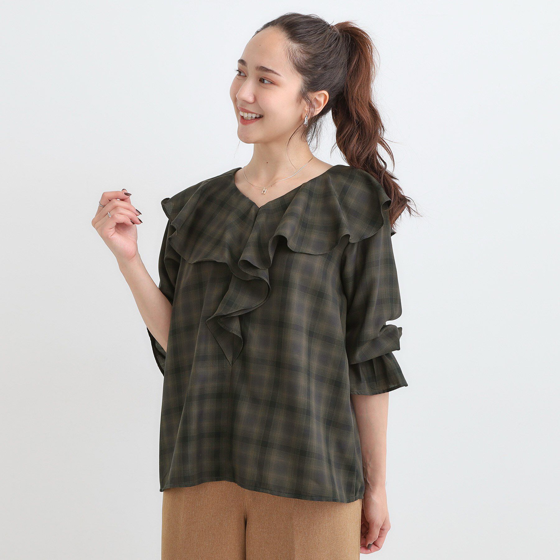 SHOO･LA･RUE「【S-LL】きれいめカジュアルに チェック柄フリルブラウス」|シャツ・ブラウス|