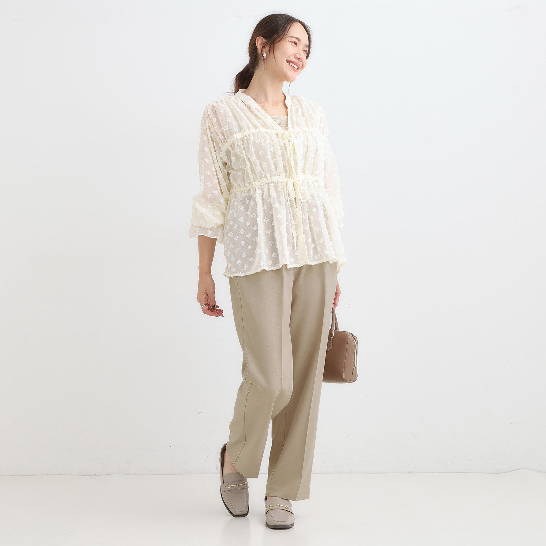 SHOO･LA･RUE「華やかにさをプラスする シアードビー シャーリングブラウス」|シャツ・ブラウス|