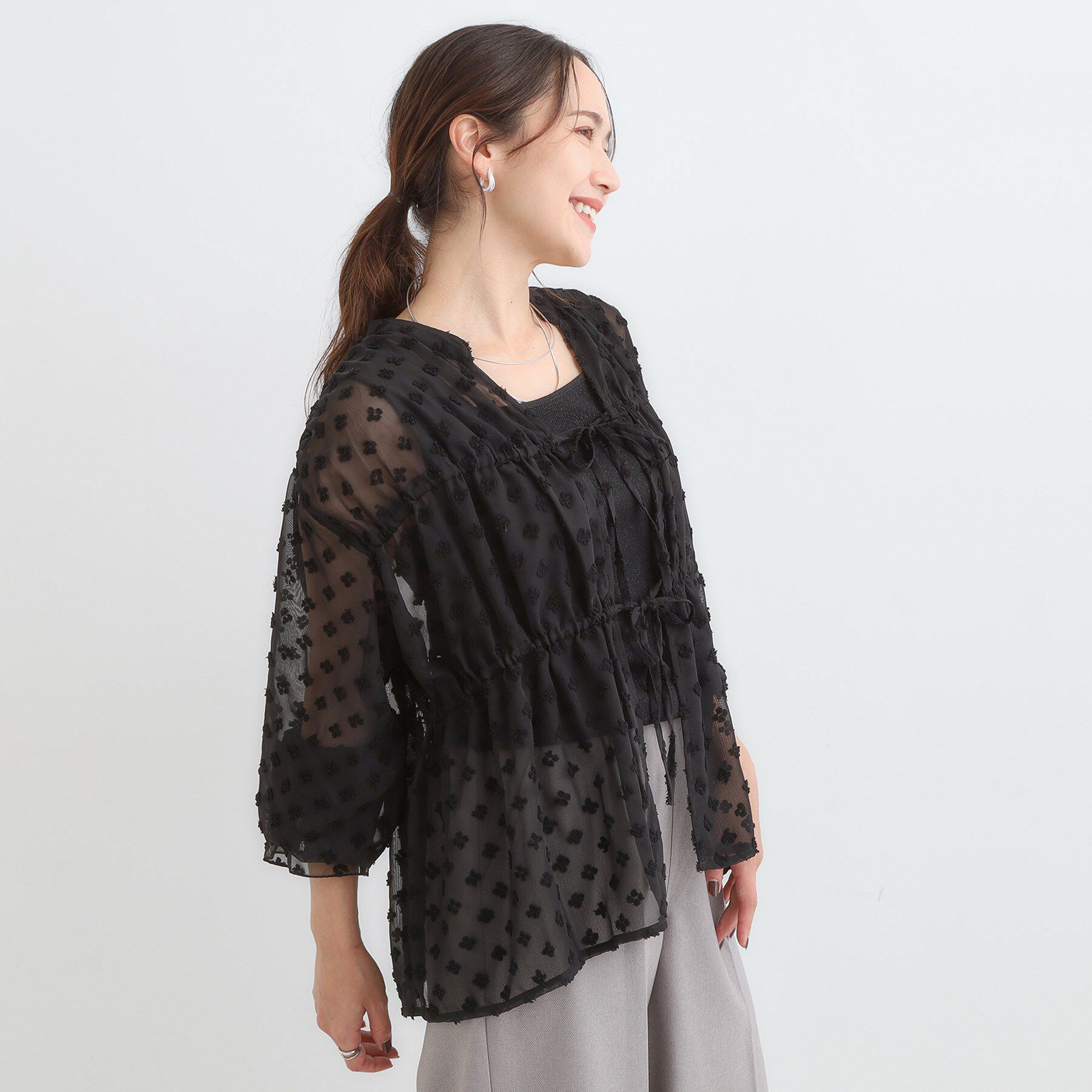 SHOO･LA･RUE「華やかにさをプラスする シアードビー シャーリングブラウス」|シャツ・ブラウス|