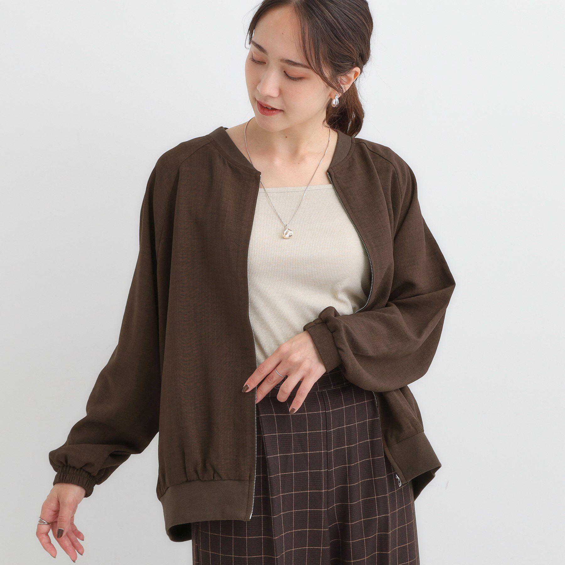 SHOO･LA･RUE「【洗濯機可/S-LL】さっと羽織れる 軽量リブブルゾン」|ブルゾン・スタジャン|ブラウン(043)