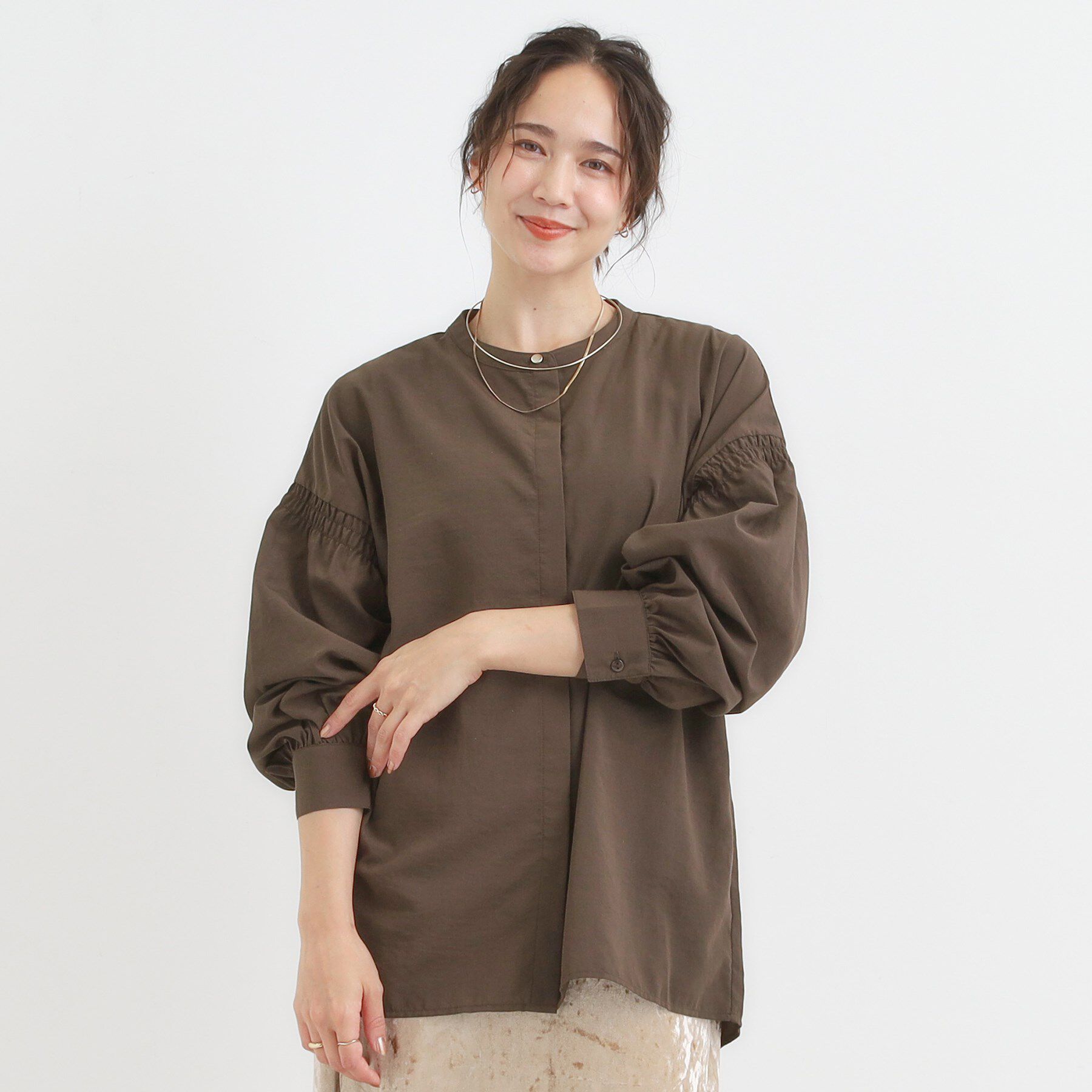 SHOO･LA･RUE「【洗濯後シワになりにくい/吸水速乾/UVカット】お袖シャーリングシャツ」|シャツ・ブラウス|