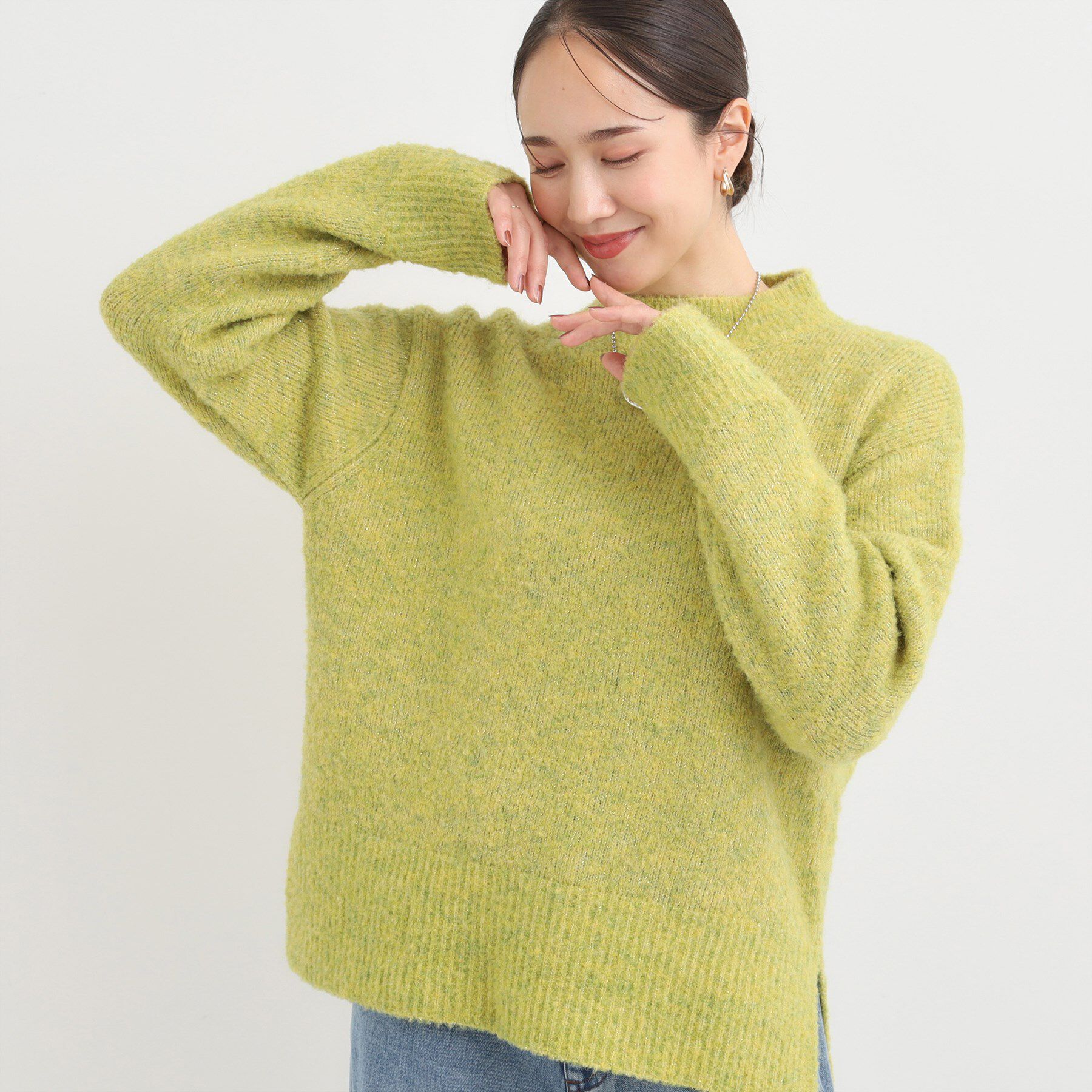 SHOO･LA･RUE「【S-LL】ほんのりラメで華やか ふわふわハイネックニット」|ニット・セーター|グリーン(025)