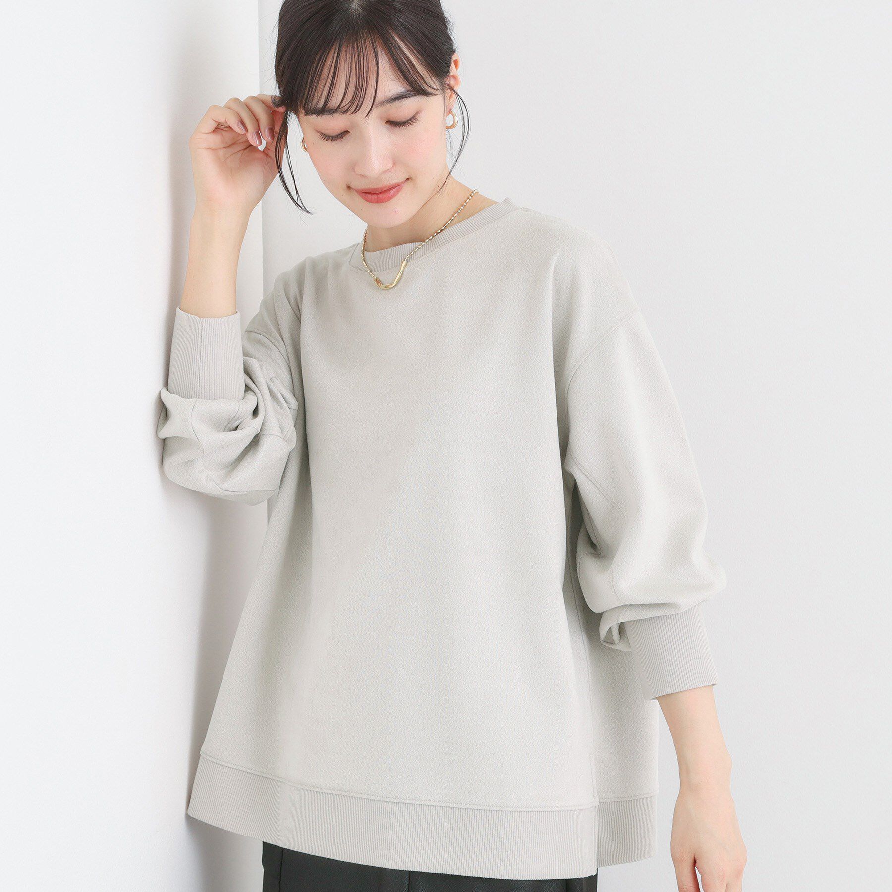 SHOO･LA･RUE「【S-LL】なめらかタッチが癖になる スエード調トップス」|Tシャツ・カットソー|ライトグレー(011