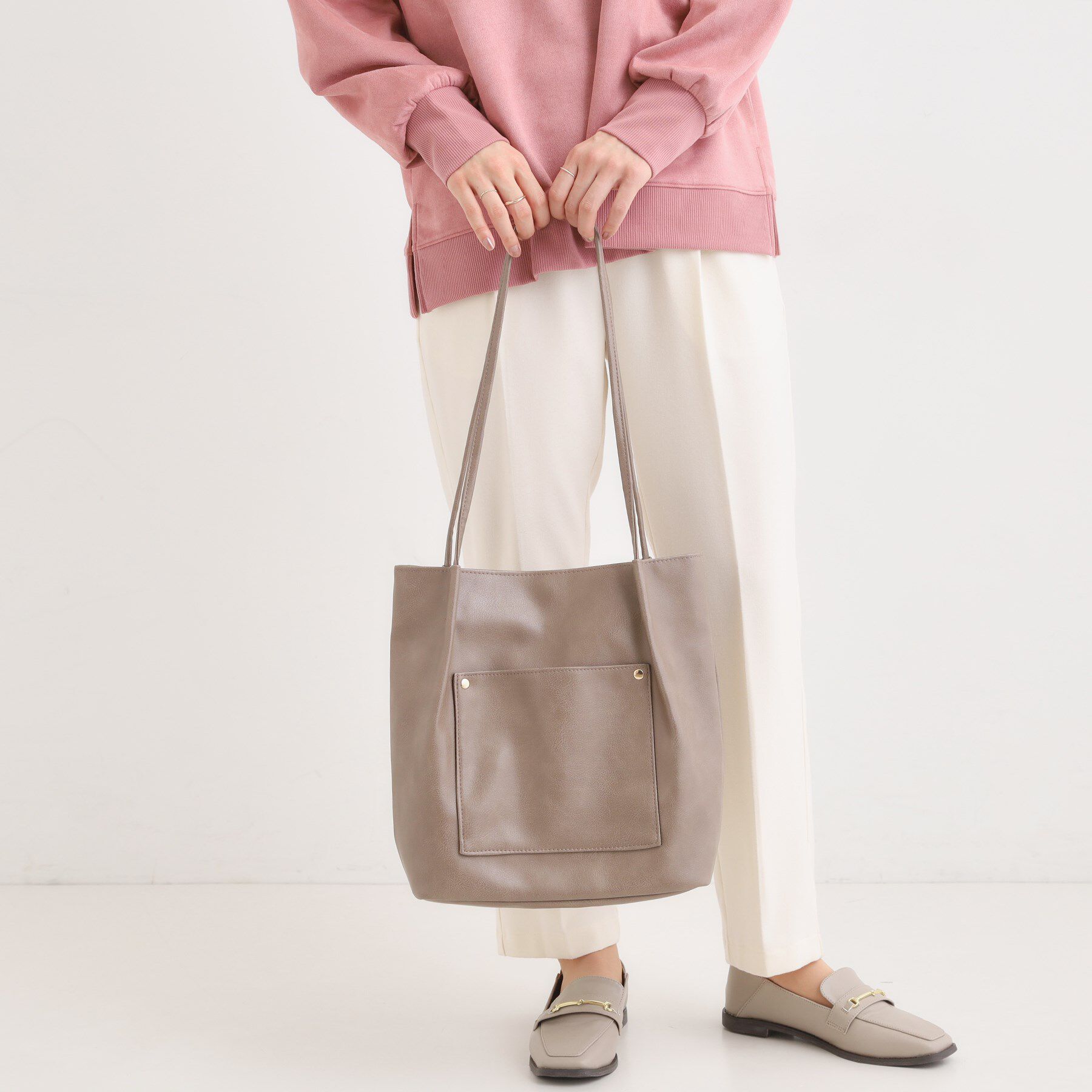 SHOO･LA･RUE「つや合皮つまみハンドルトートバッグ」|トートバッグ|