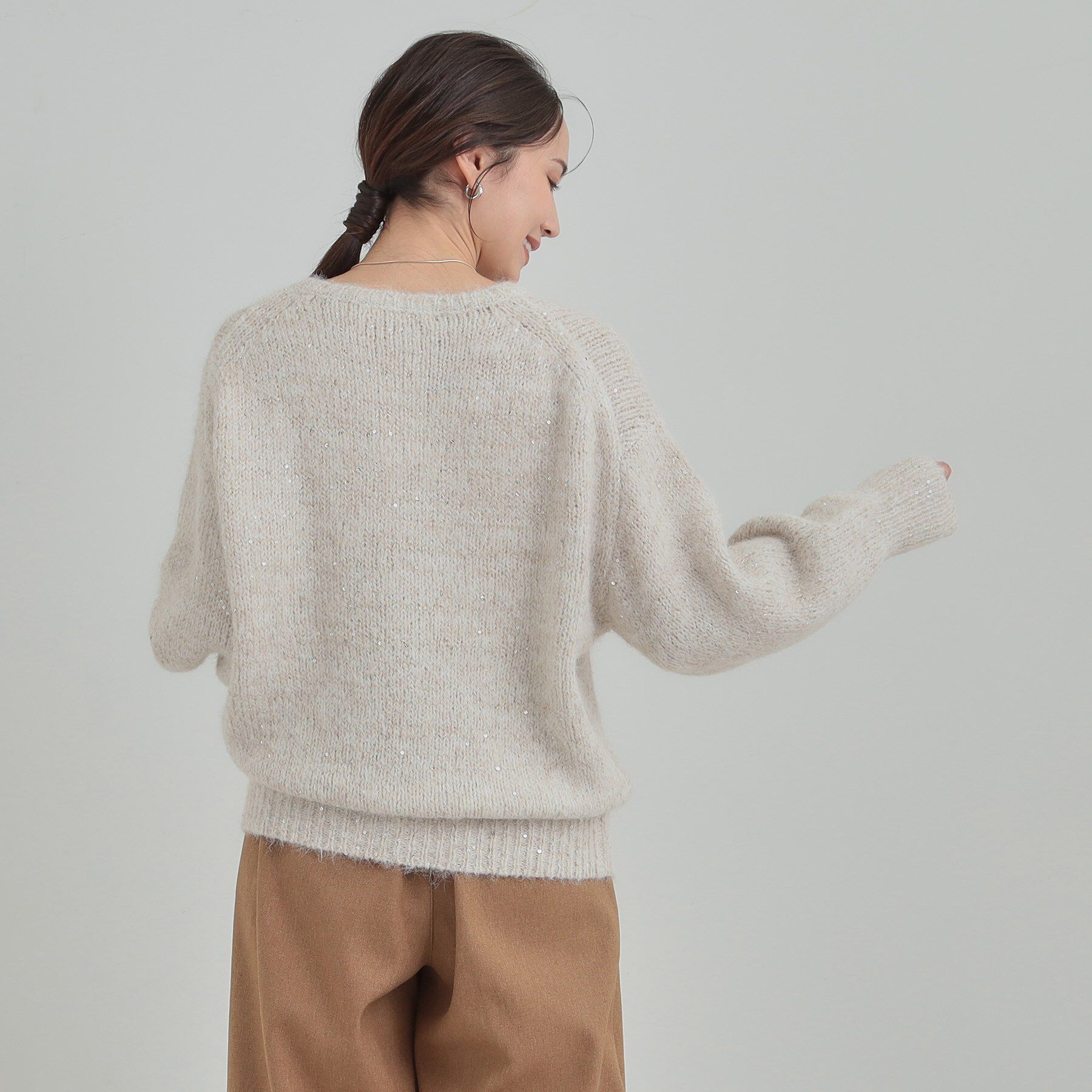 SHOO･LA･RUE「【洗濯機可/S-LL】上品にキラリと華やぐ スパンコールニット」|ニット・セーター|