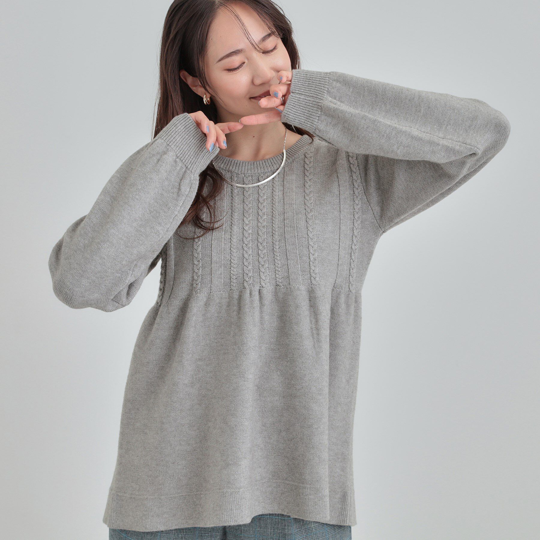 SHOO･LA･RUE「気になるお腹周りをカバー ケーブル編みペプラムニット」|ニット・セーター|グレー(012)