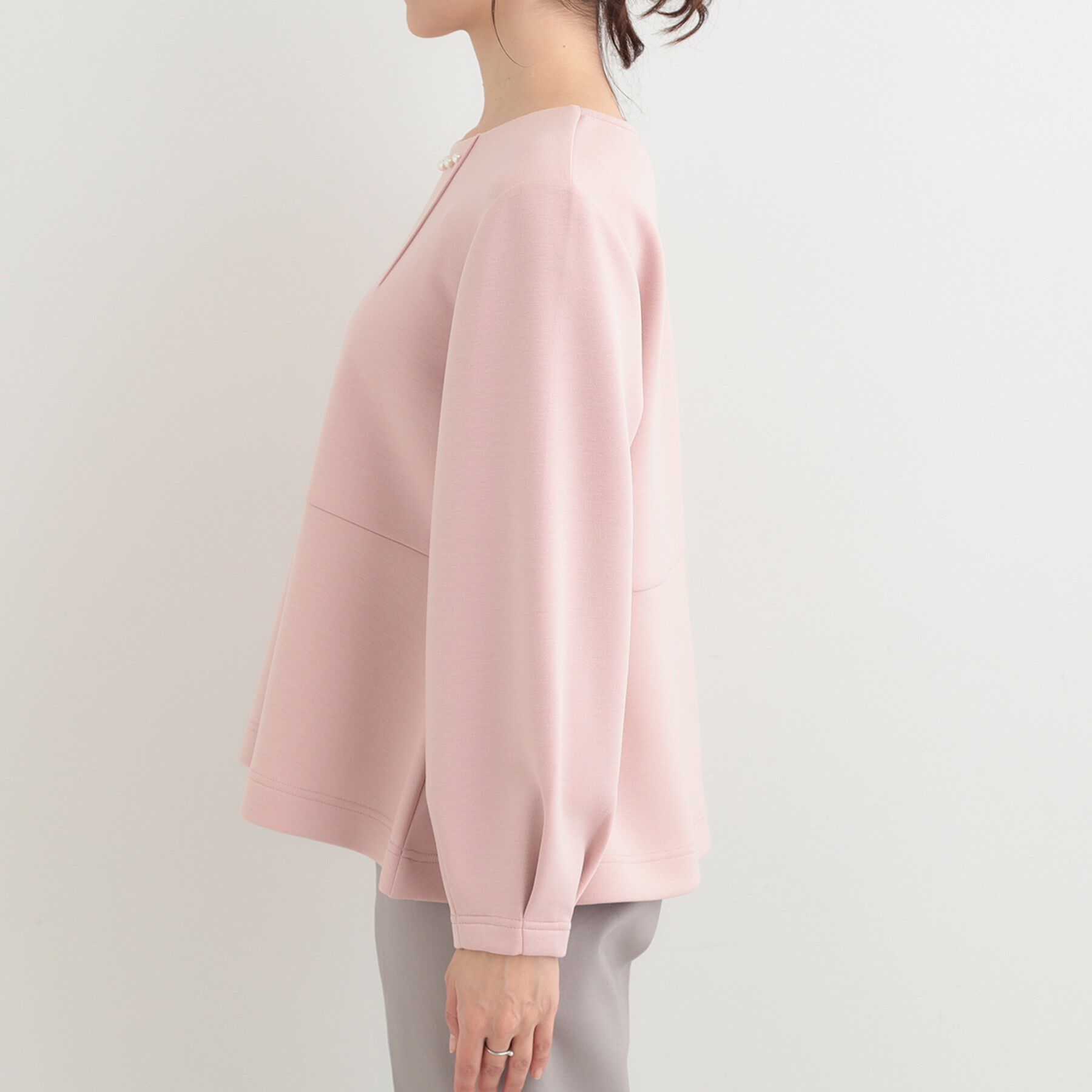 SHOO･LA･RUE「【S-LL/なめらかタッチ】 フェイクパール付きペプラムトップス」|Tシャツ・カットソー|