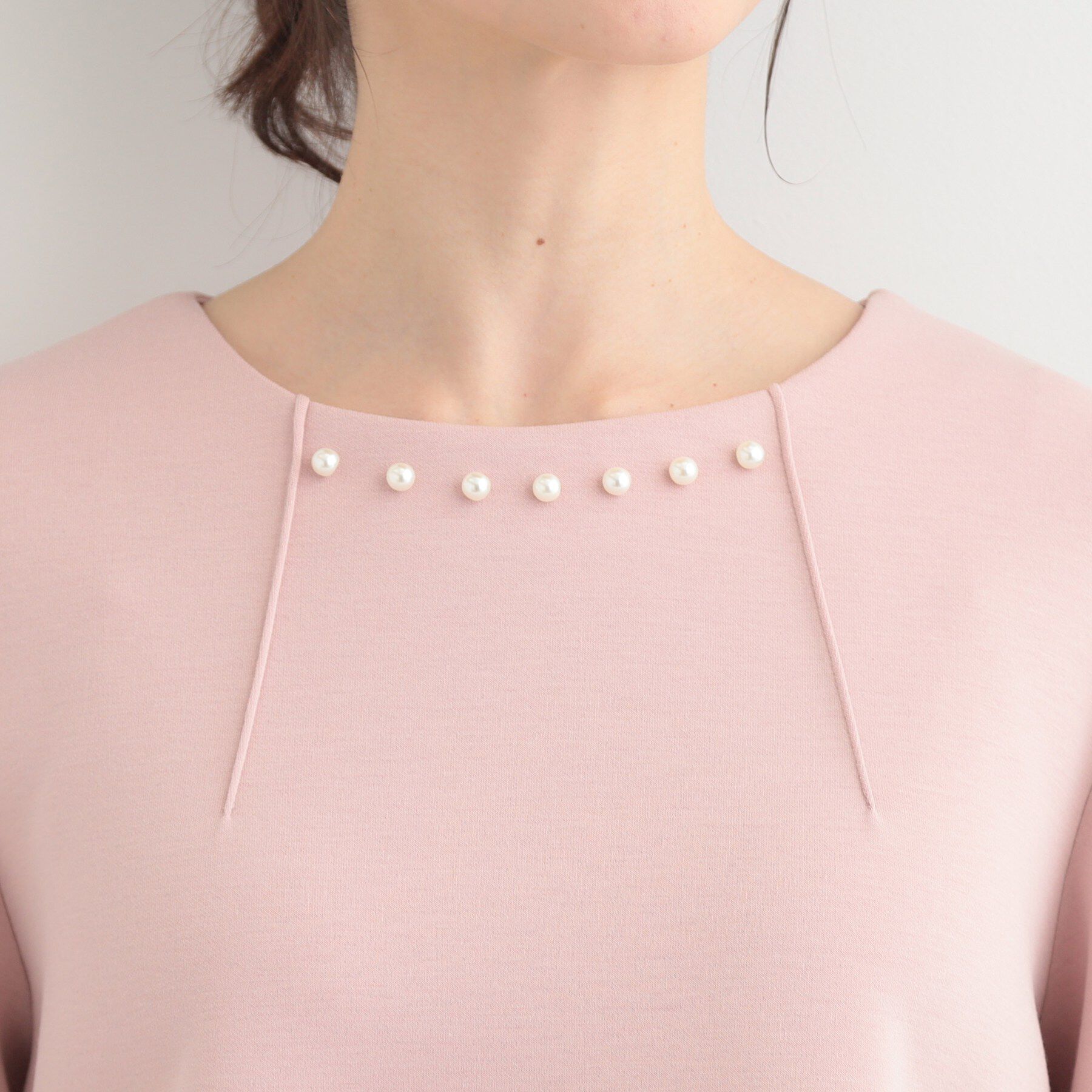 SHOO･LA･RUE「【S-LL/なめらかタッチ】 フェイクパール付きペプラムトップス」|Tシャツ・カットソー|