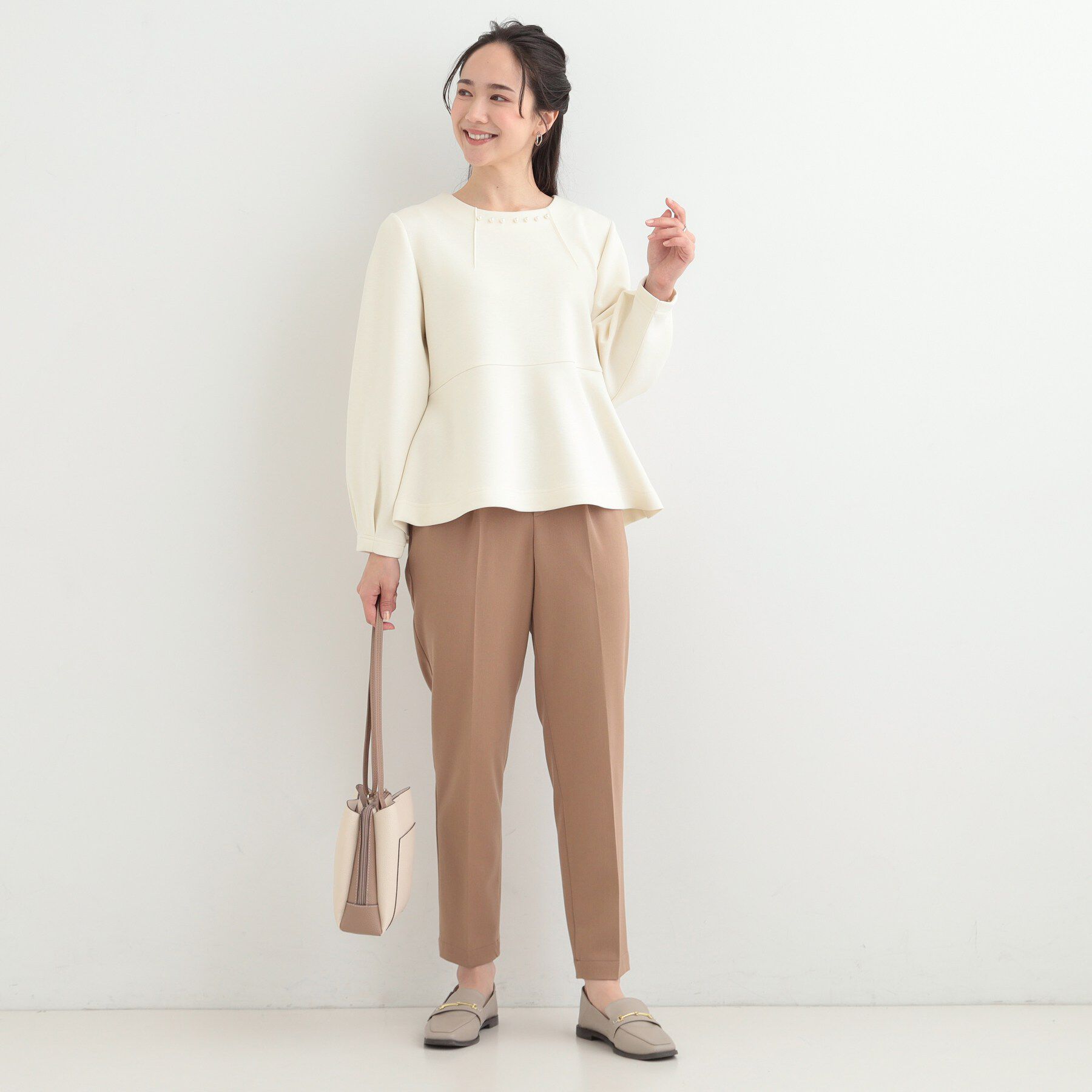 SHOO･LA･RUE「【S-LL/なめらかタッチ】 フェイクパール付きペプラムトップス」|Tシャツ・カットソー|