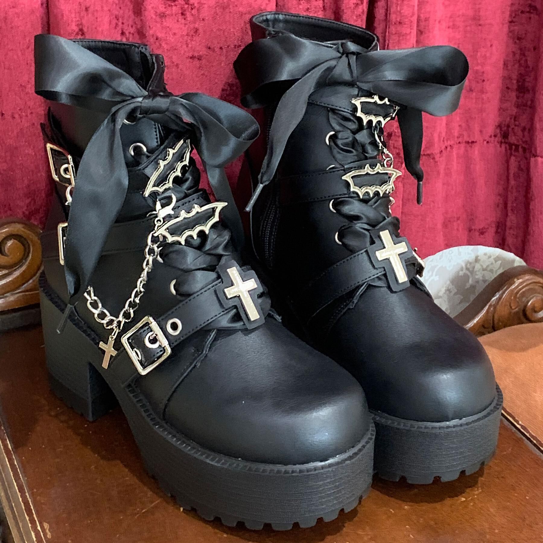 csT&P「厚底&times;コウモリ&times;十字架スニーカー」|ショートブーツ|