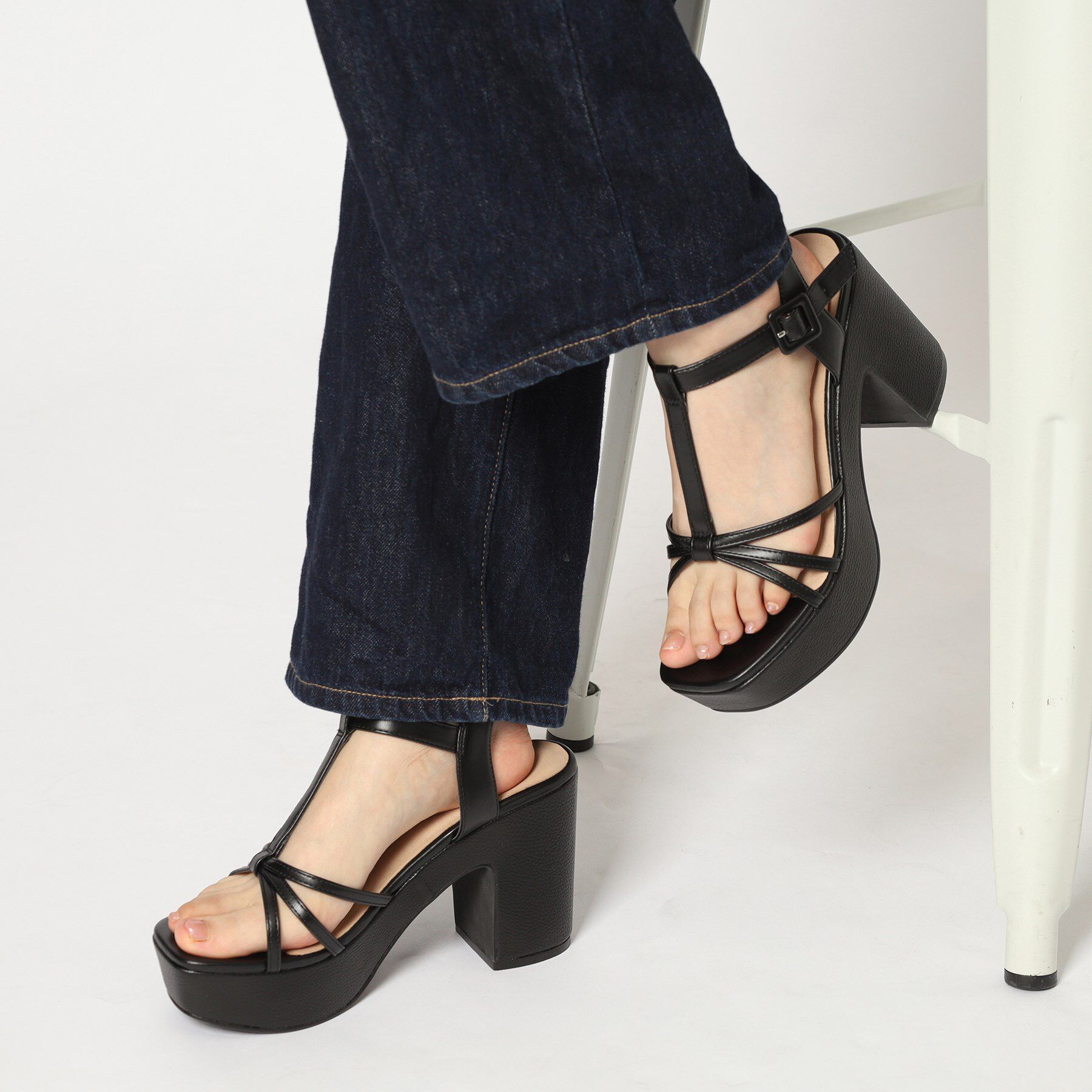 ESPERANZA「Tストラップミニバックルサンダル」|サンダル|