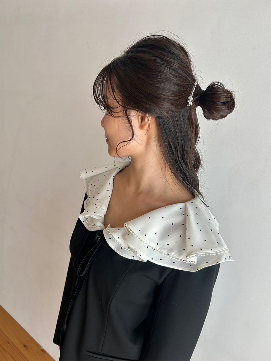 LILY BROWN「ラッフルカラー付きミニワンピース(Hearts2Hearts着用)」|ワンピース|