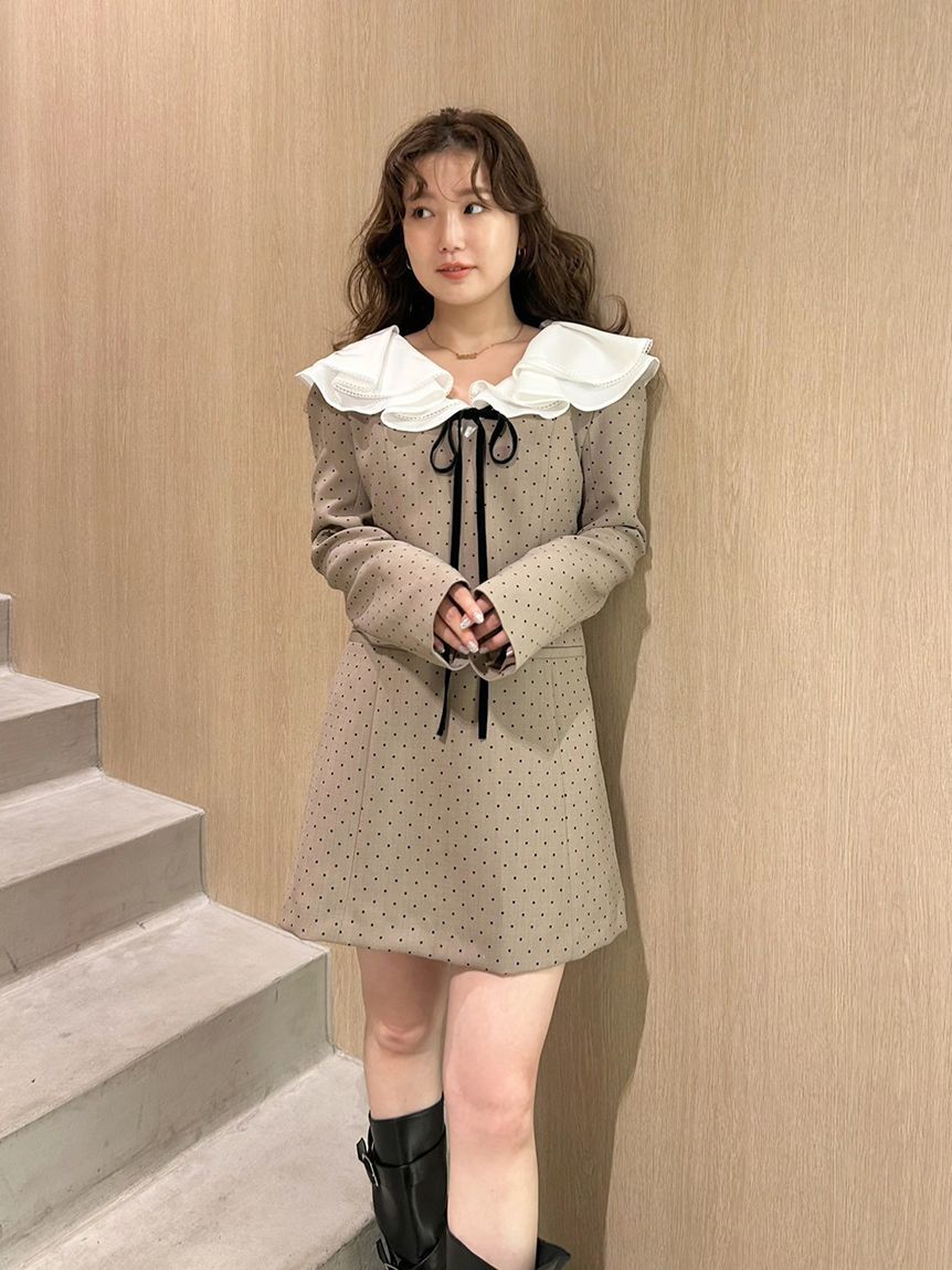 LILY BROWN「ラッフルカラー付きミニワンピース(Hearts2Hearts着用)」|ワンピース|