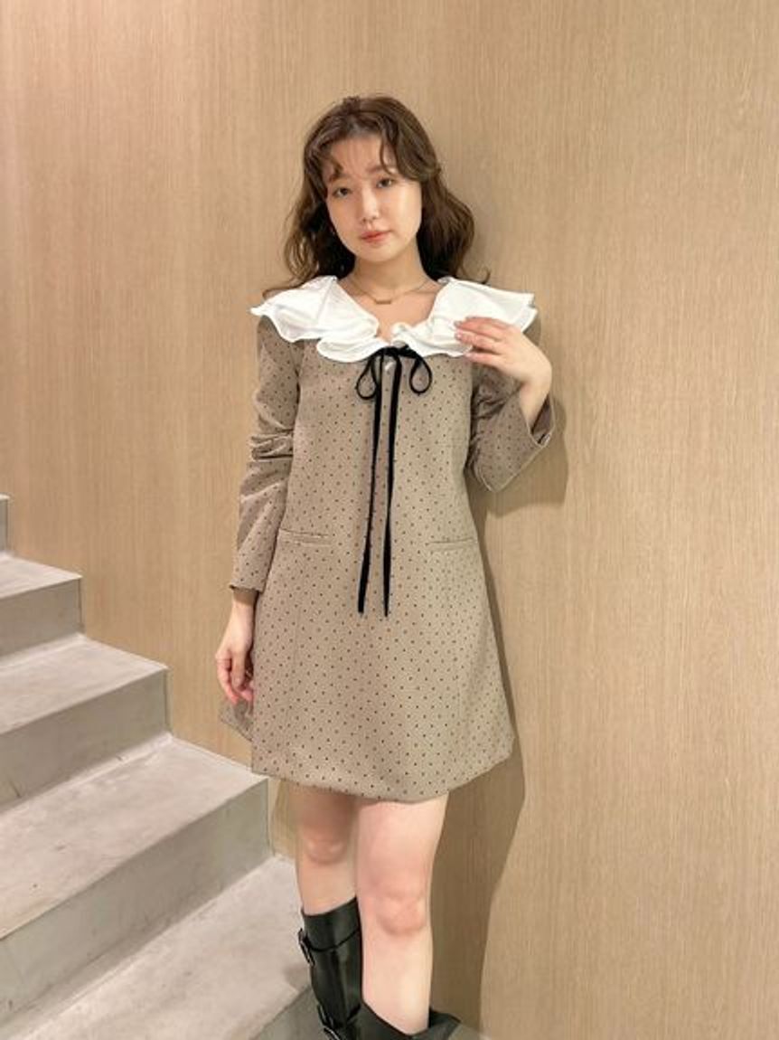 LILY BROWN「ラッフルカラー付きミニワンピース(Hearts2Hearts着用)」|ワンピース|