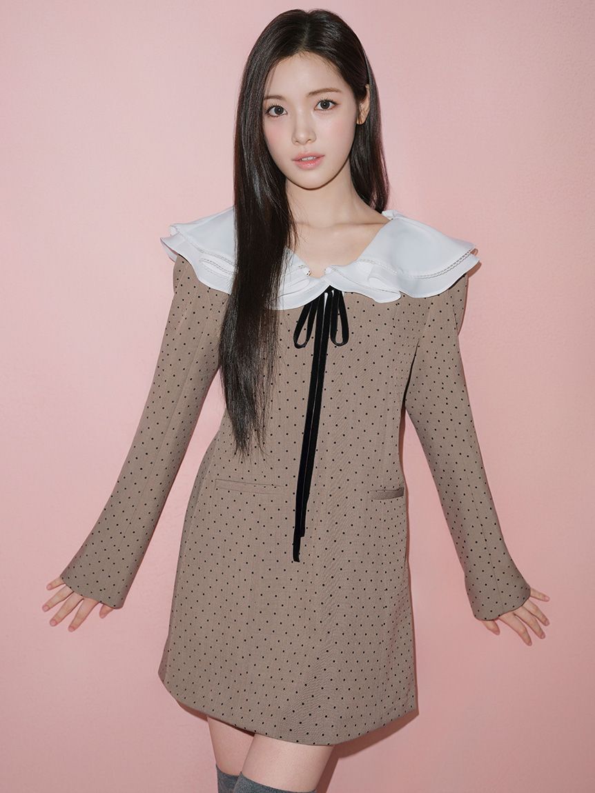 LILY BROWN「ラッフルカラー付きミニワンピース(Hearts2Hearts着用)」|ワンピース|MOC