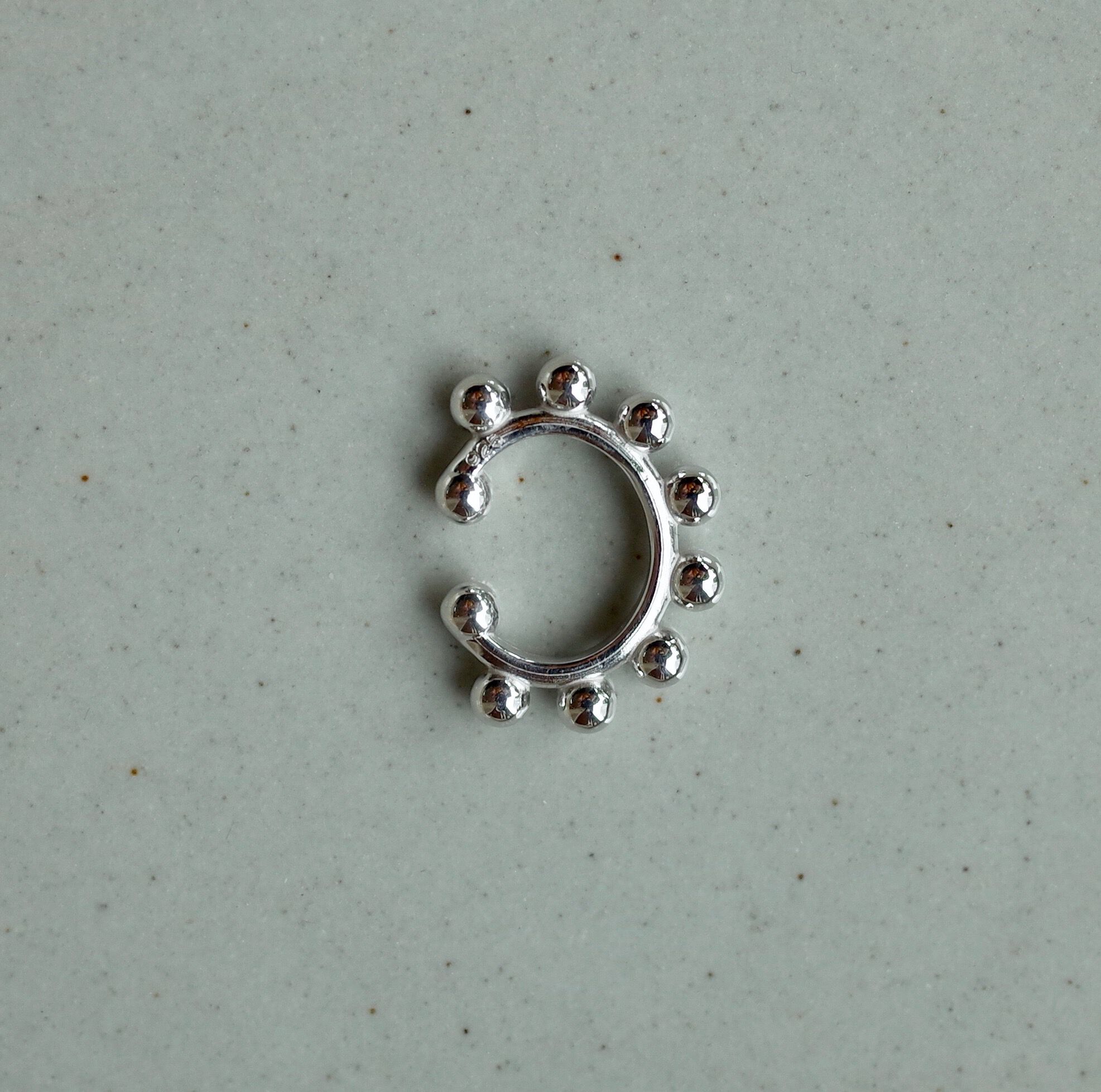 warmth「【ReFaire】Eight Ball EarCuff」|イヤーカフ|