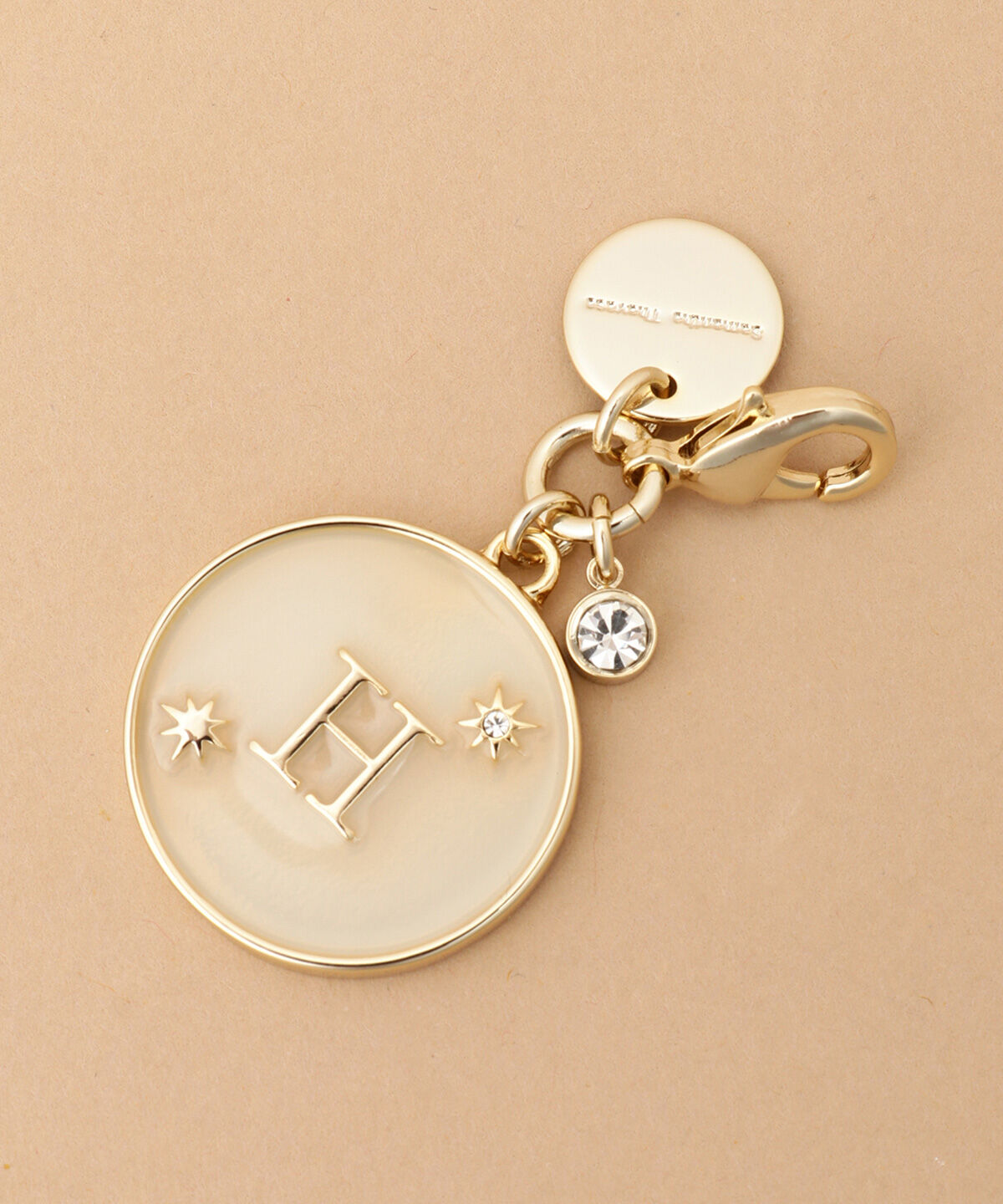 Samantha Thavasa「シャイニーイニシャルファスナーチャーム H」|チャーム・キーホルダー|ゴールド