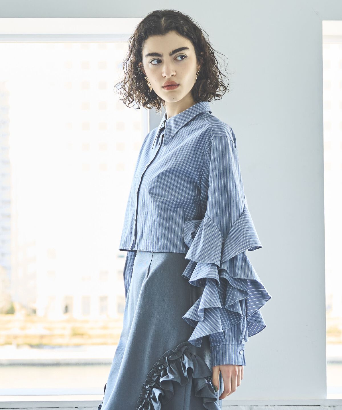 アンドクチュール「ストライプアシメフリルクロップドシャツ」|シャツ・ブラウス|