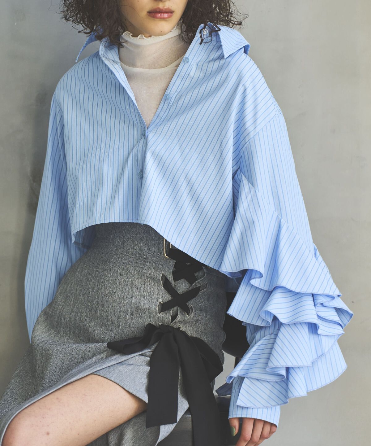 アンドクチュール「ストライプアシメフリルクロップドシャツ」|シャツ・ブラウス|
