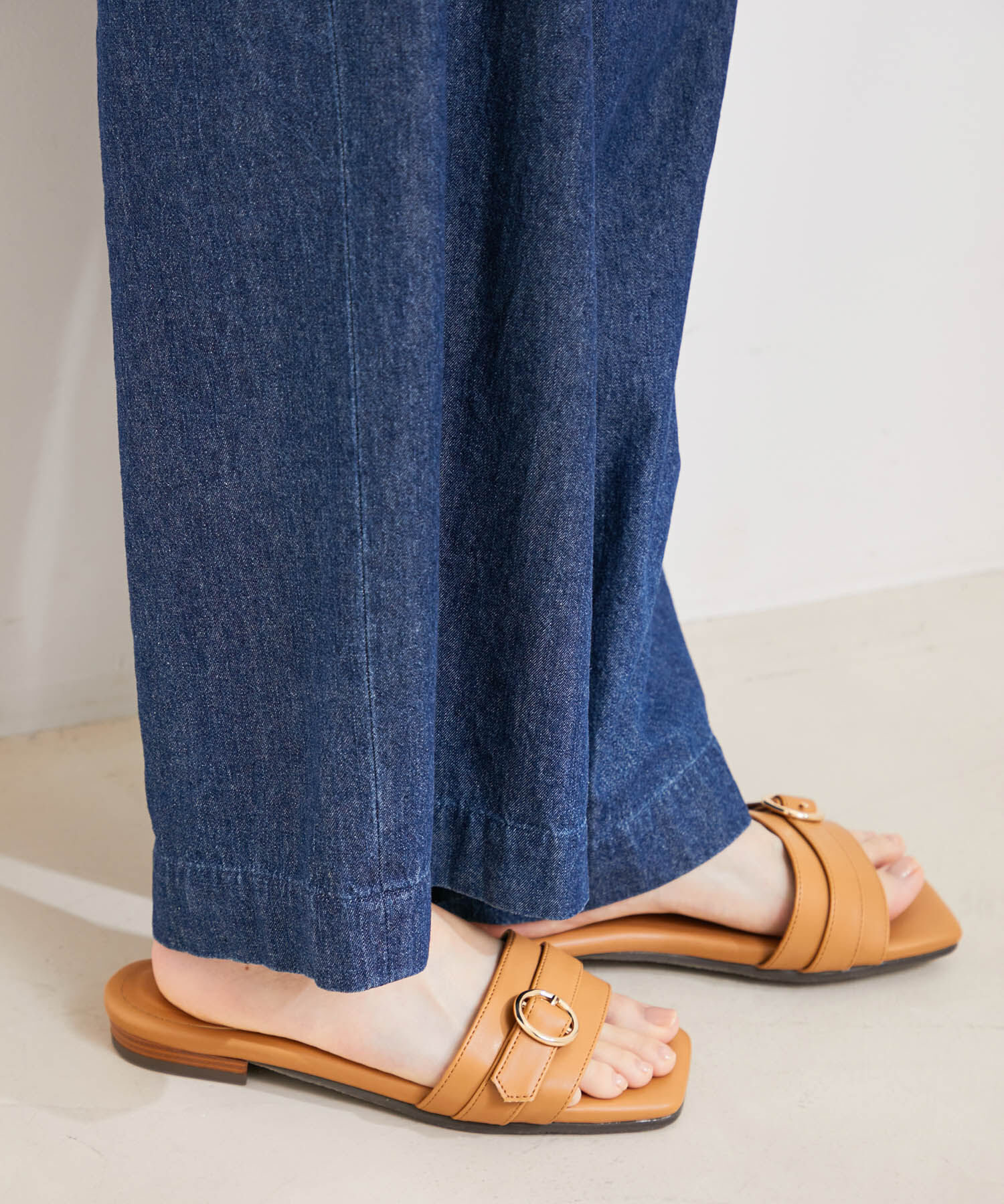 Juze「メタルバックルフラットサンダル」|サンダル|