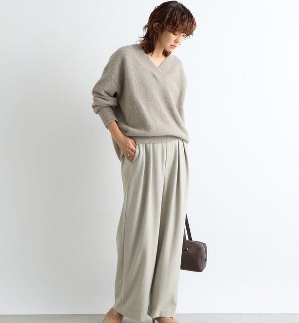  「【華やかな印象に】ヘアリーヤーン深Vネックニット」|ニット・セーター|