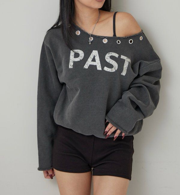  「EYELET OFF-SHOULDER LOGO SWEAT」|Tシャツ・カットソー|