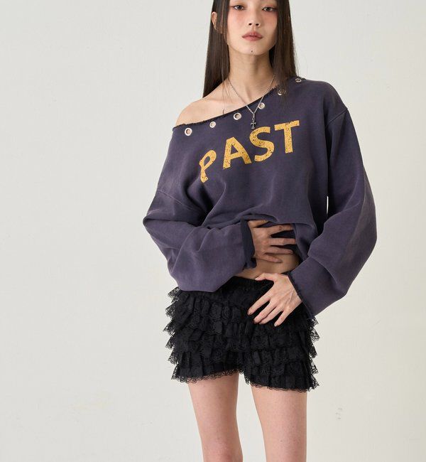  「EYELET OFF-SHOULDER LOGO SWEAT」|Tシャツ・カットソー|