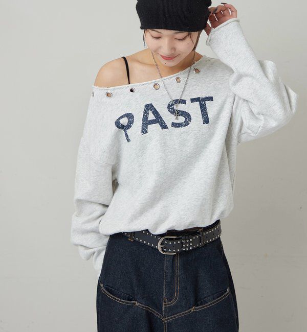  「EYELET OFF-SHOULDER LOGO SWEAT」|Tシャツ・カットソー|