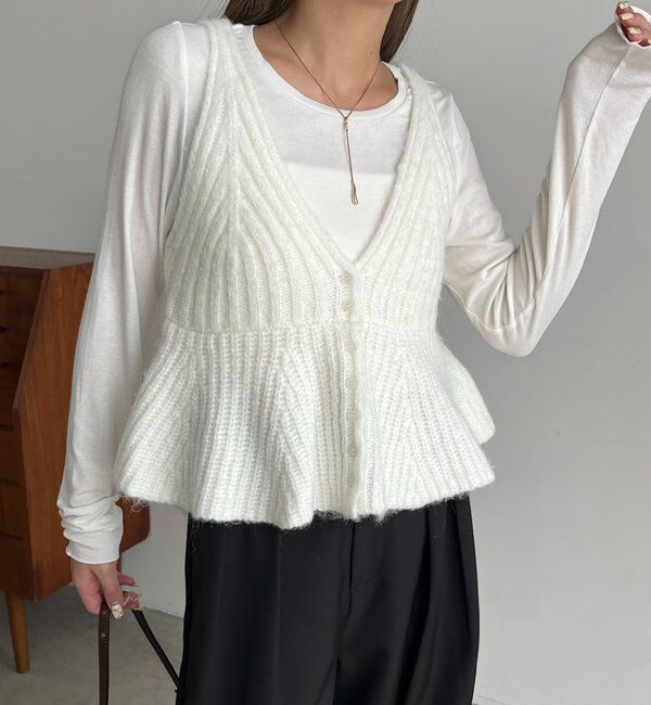  「【ロングシーズン着用可能】Vネックフレアキャミ」|ニット・セーター|オフホワイト