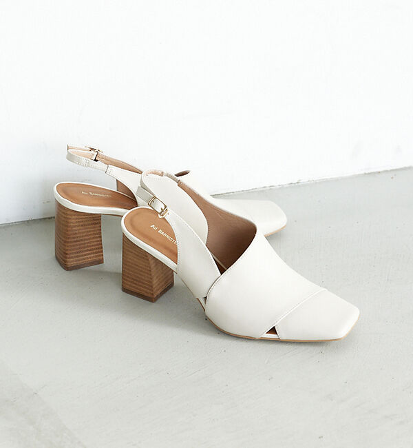 AU BANNISTER「アシンメトリー スクエアトゥブーサン」|サンダル|アイボリー