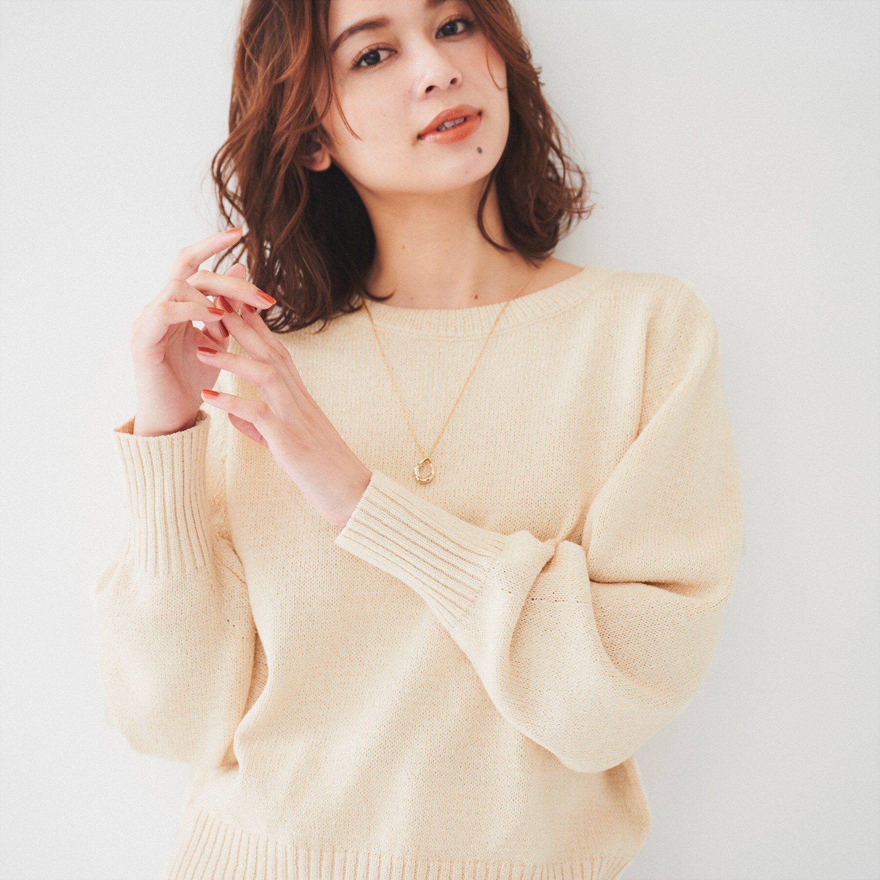 UNTITLED「【アンサンブル可能/ラメ調】シャイニーセミラグランプルオーバーニット」|ニット・セーター|ライトベージュ(05