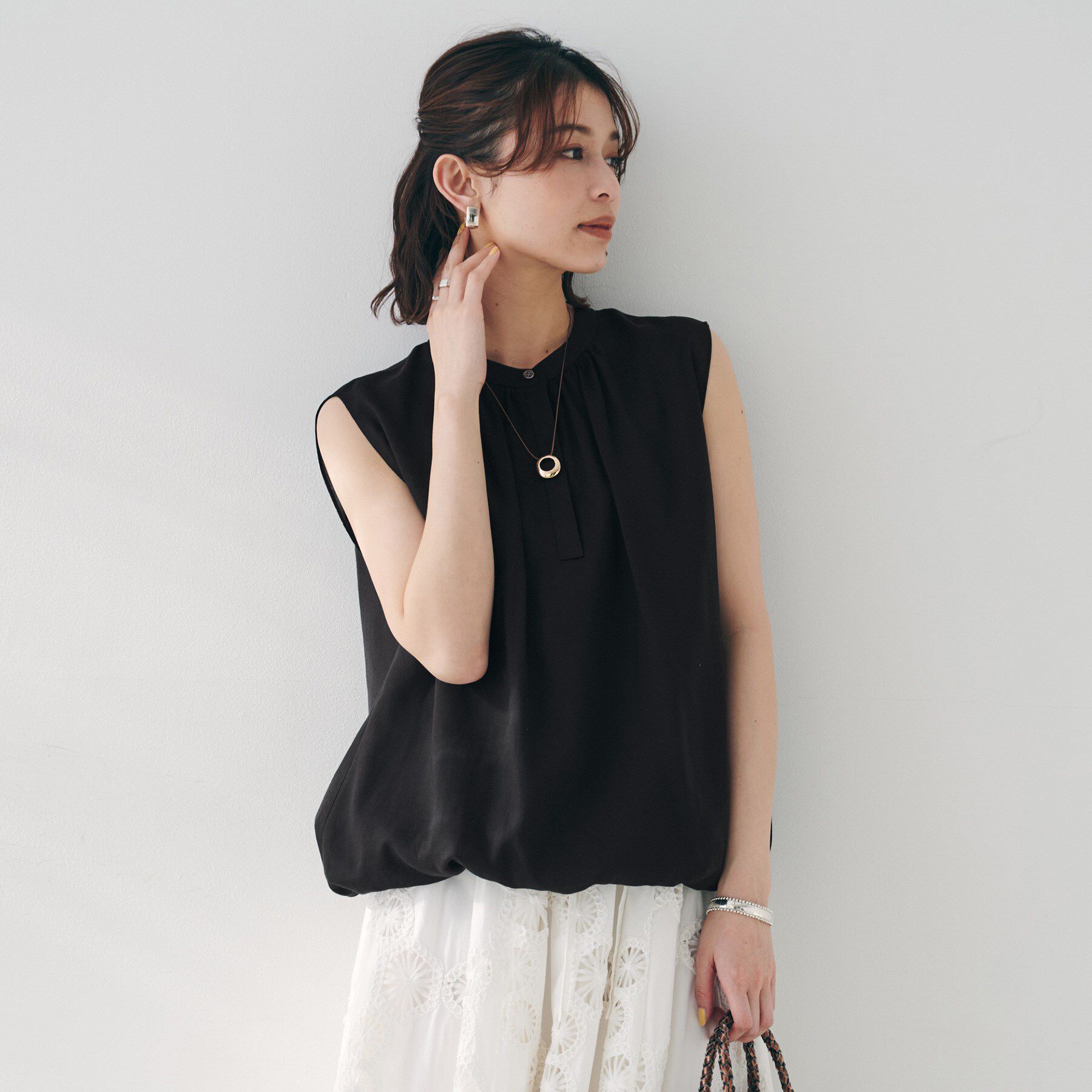 UNTITLED「【シアー/バンドカラー】バルーンヘムノースリーブブラウス」|シャツ・ブラウス|