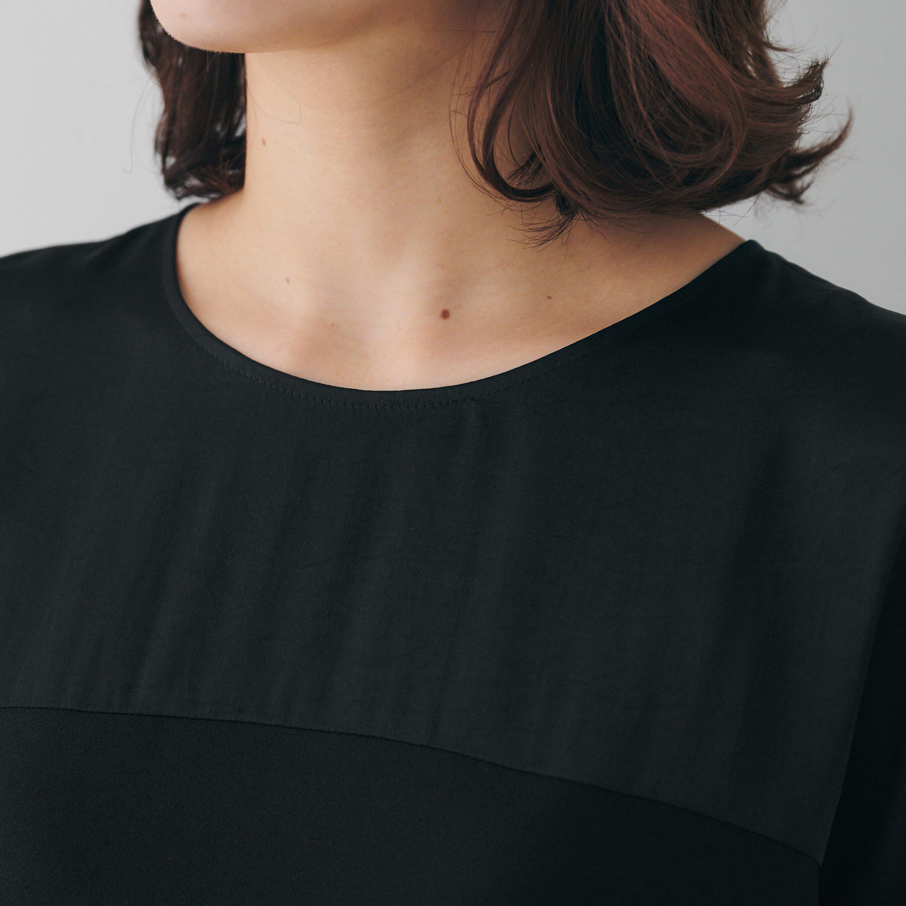 UNTITLED「【UVカット/接触冷感/きれいめ/ストレッチ性】サテンドッキングブラウス」|シャツ・ブラウス|