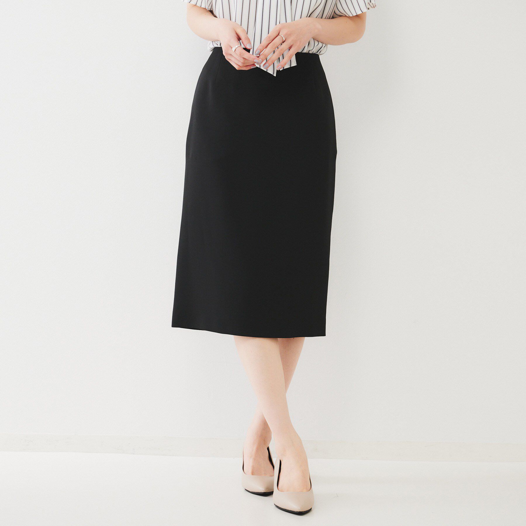 UNTITLED「【通勤スーツ】ライトウェイト タイトスカート」|スカート|ブラック(019)