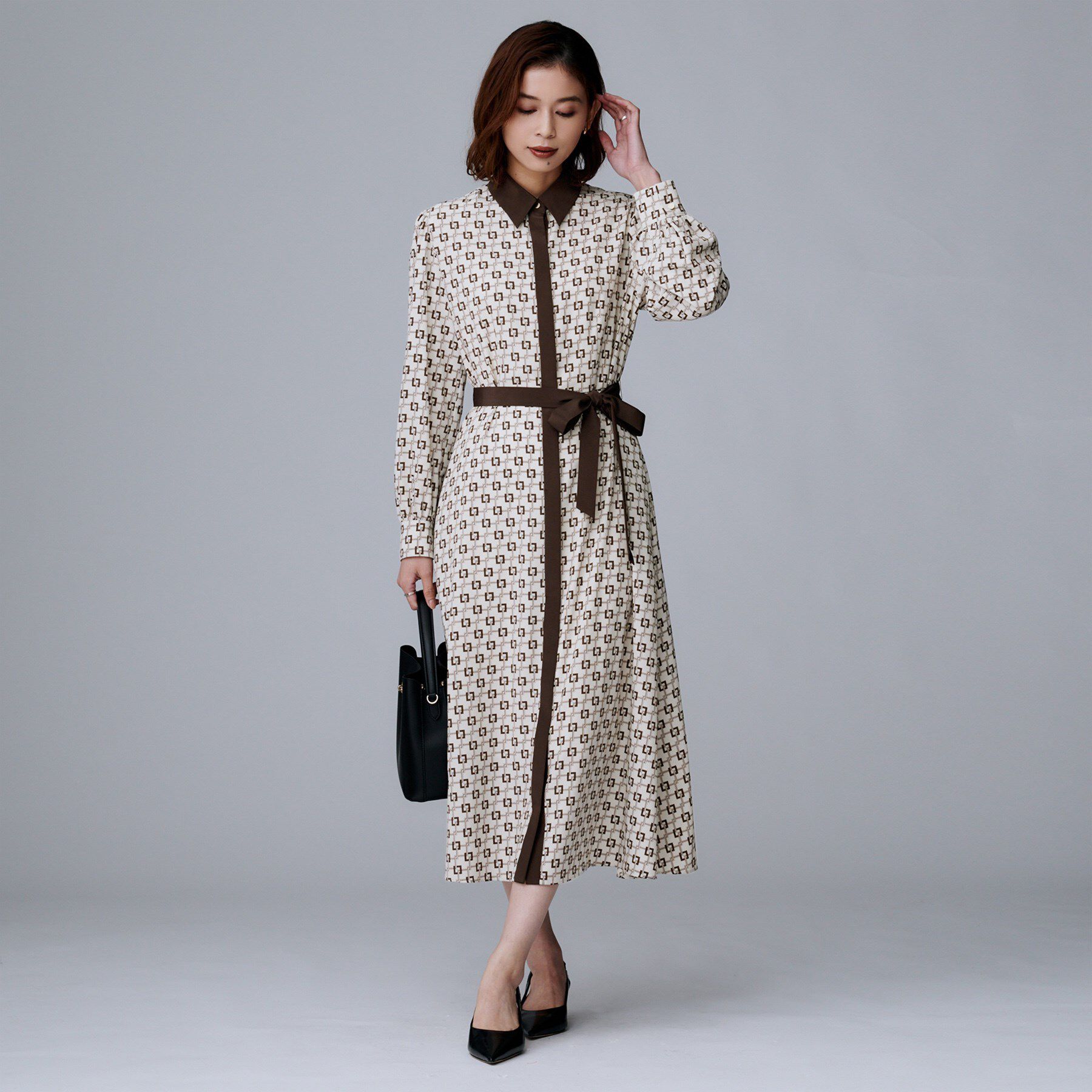 UNTITLED「【ウエストリボン/前開きボタン/レトロモダン】チェーン柄フレアワンピース」|ワンピース|