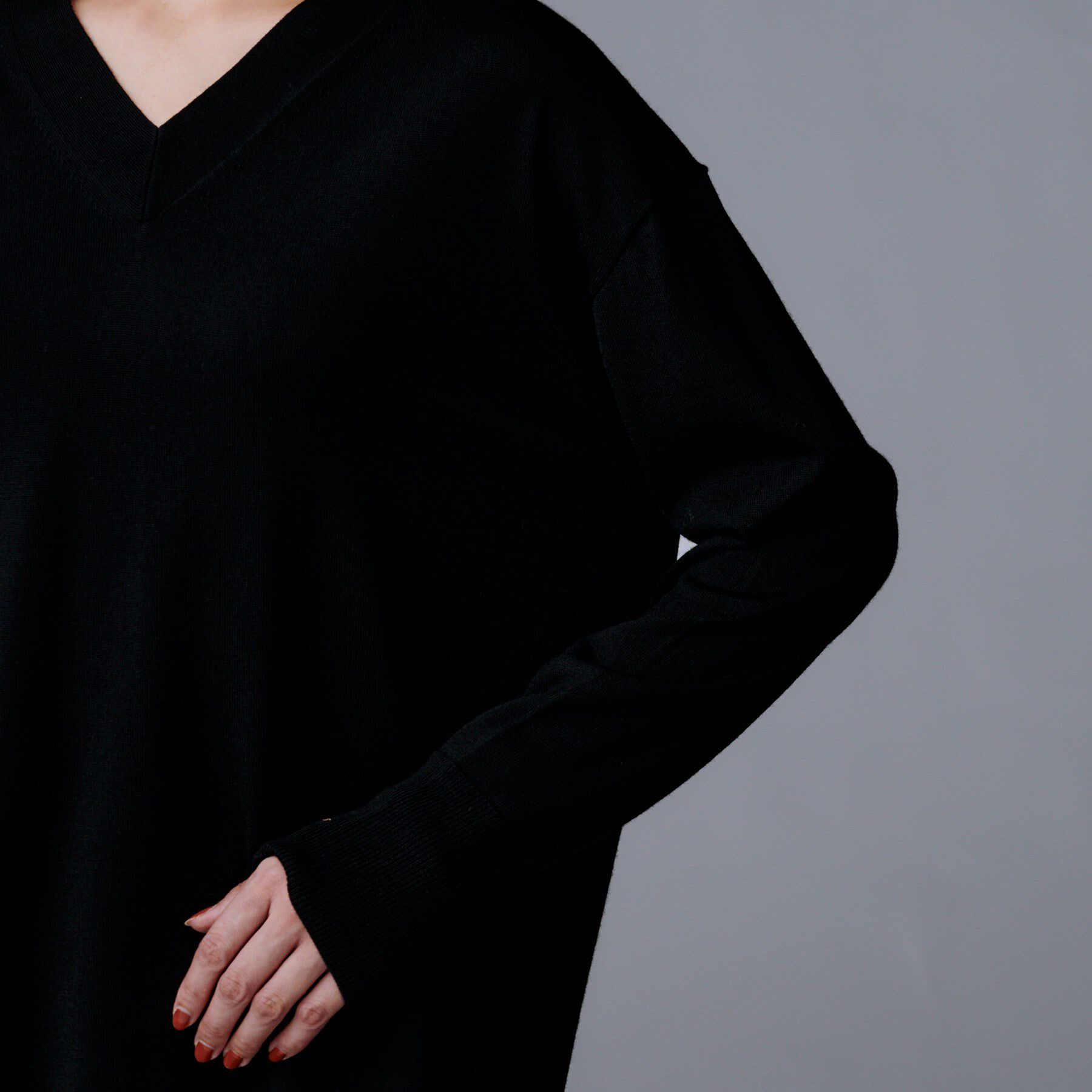 UNTITLED「【洗える/薄手/ウール100%】Vネックロングウールニット」|ニット・セーター|