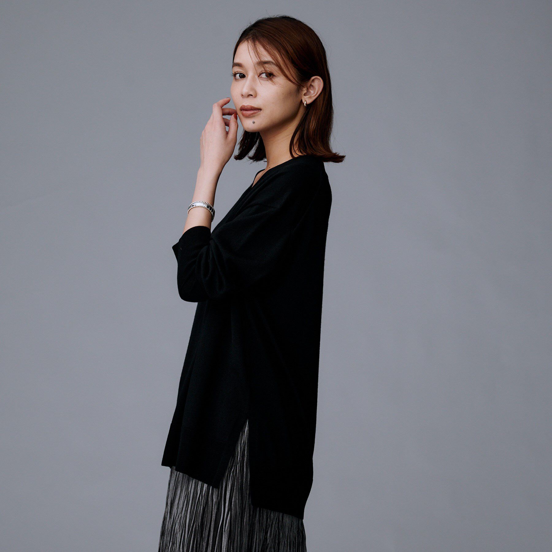 UNTITLED「【洗える/薄手/ウール100%】Vネックロングウールニット」|ニット・セーター|