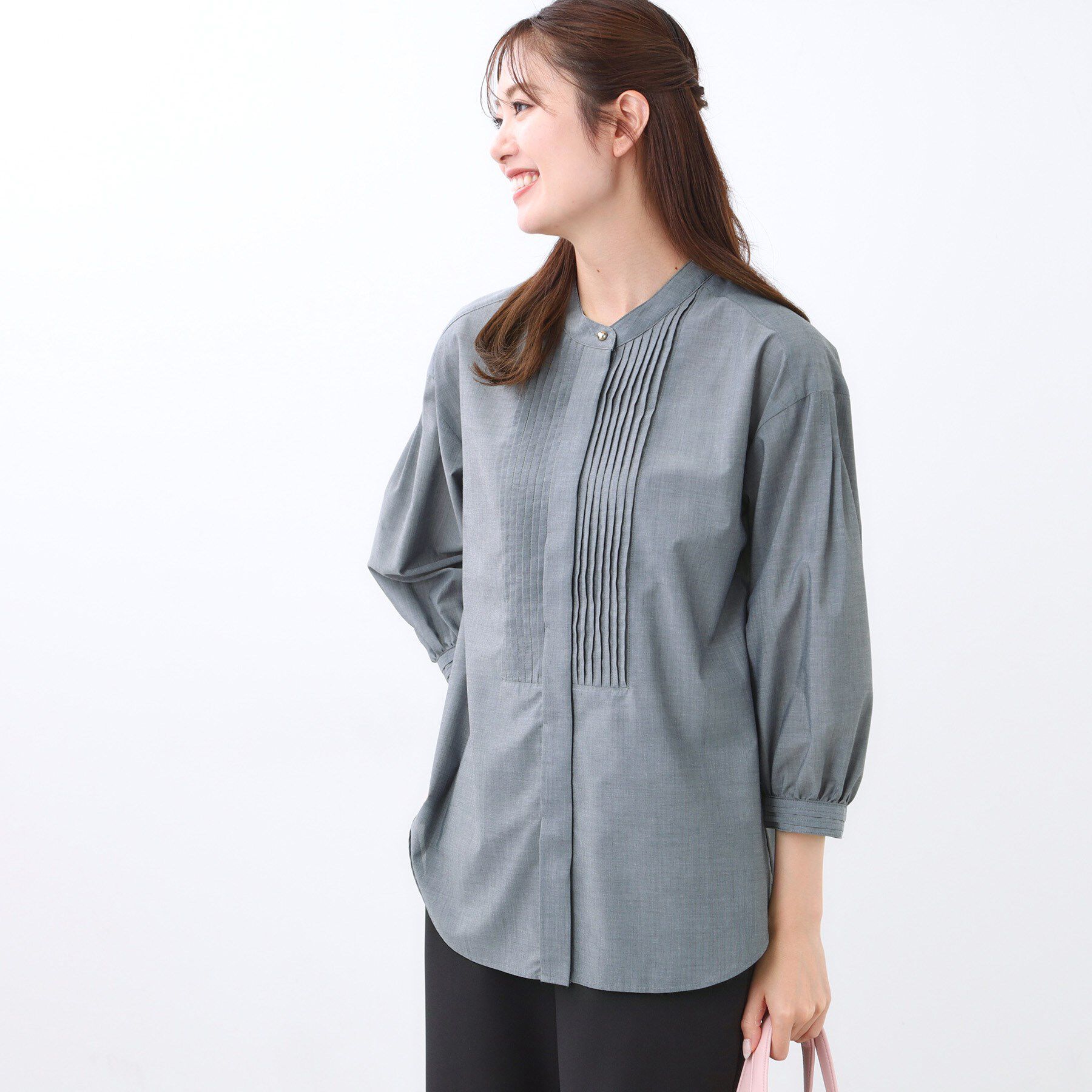 Reflect「【程よいゆとり感／体型カバー】ピンタックデザインシャンブレーブラウス」|シャツ・ブラウス|