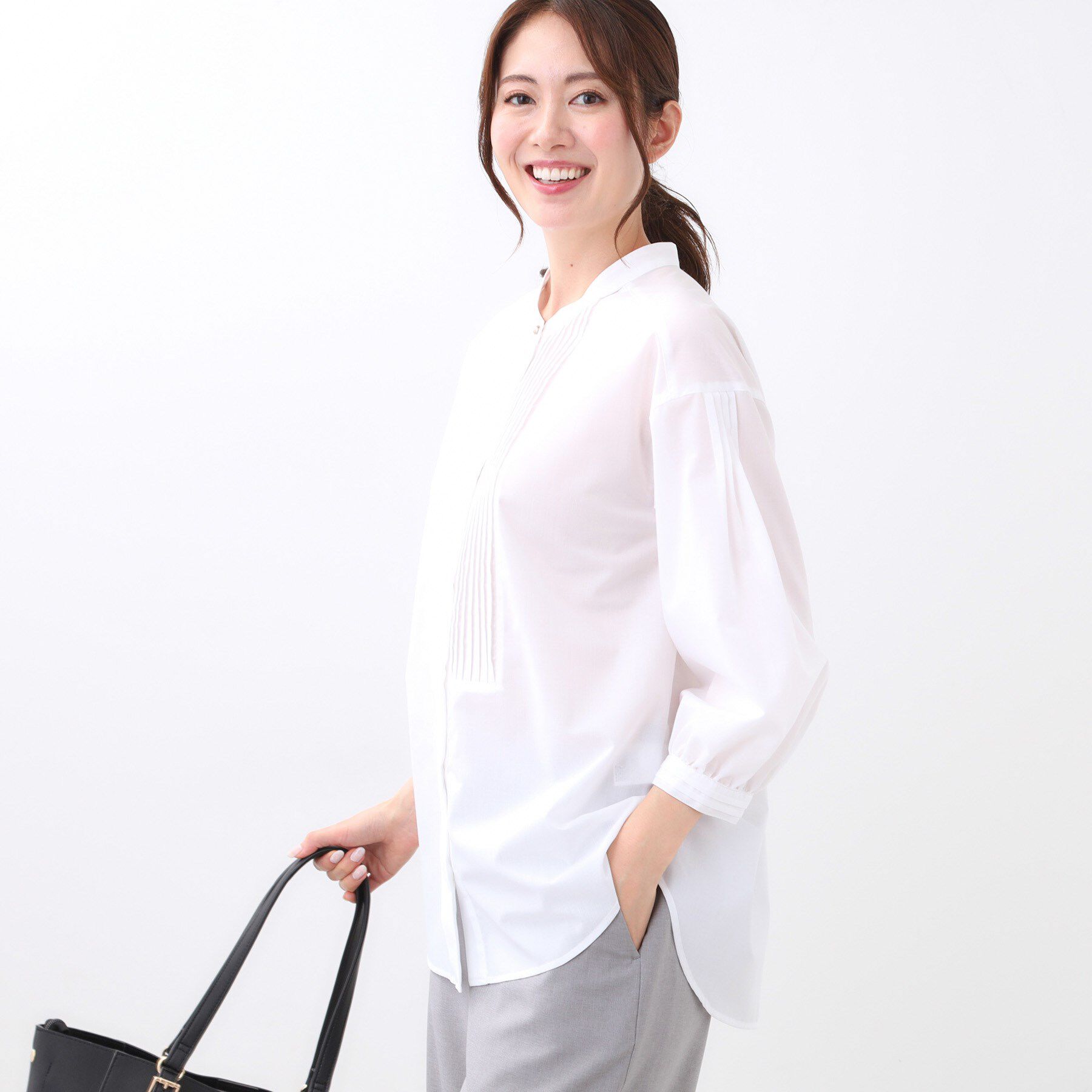 Reflect「【程よいゆとり感／体型カバー】ピンタックデザインシャンブレーブラウス」|シャツ・ブラウス|