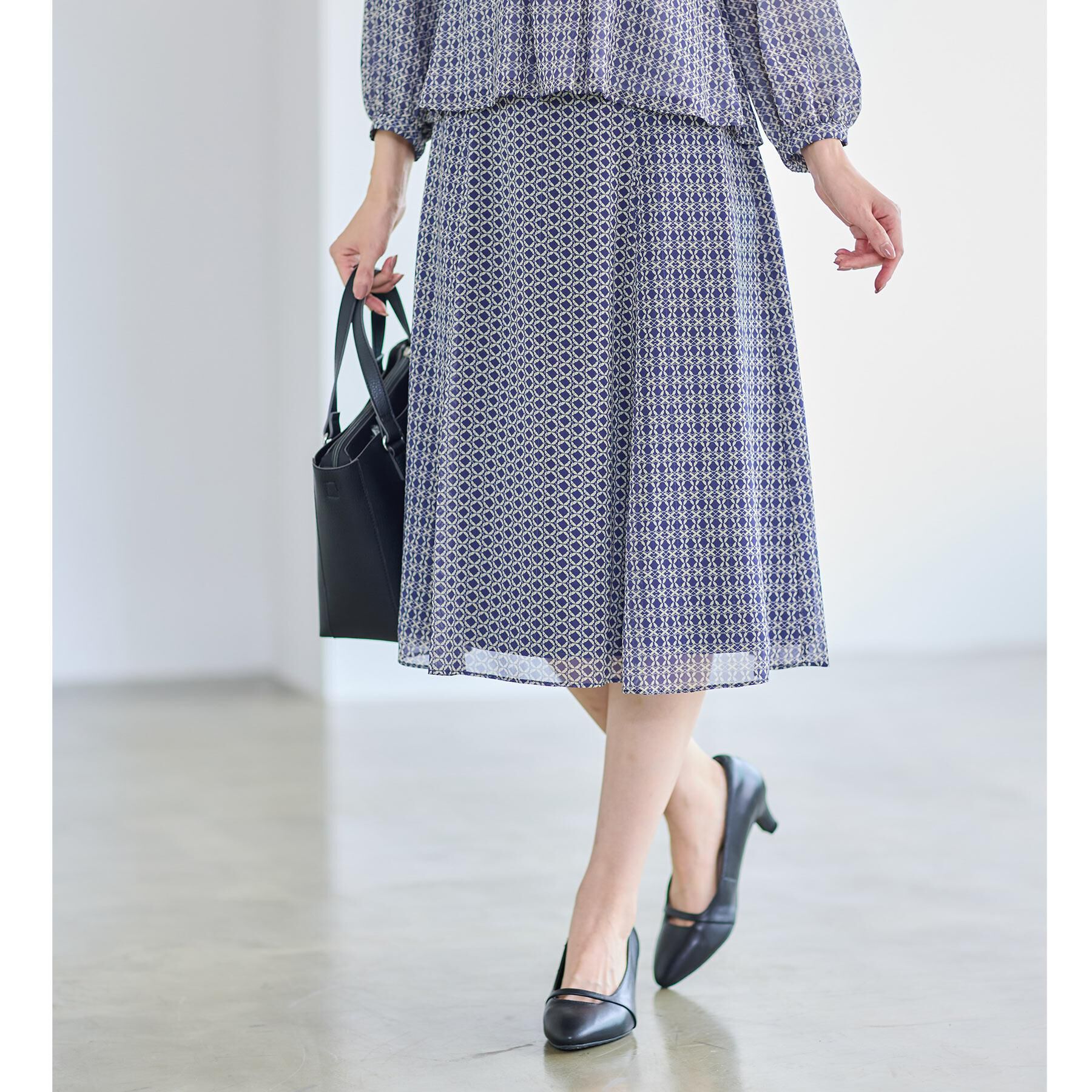 Reflect「【きちんと見え／セットアップ可／通勤におすすめ◎】フレアプリントスカート」|スカート|ネイビー(194)
